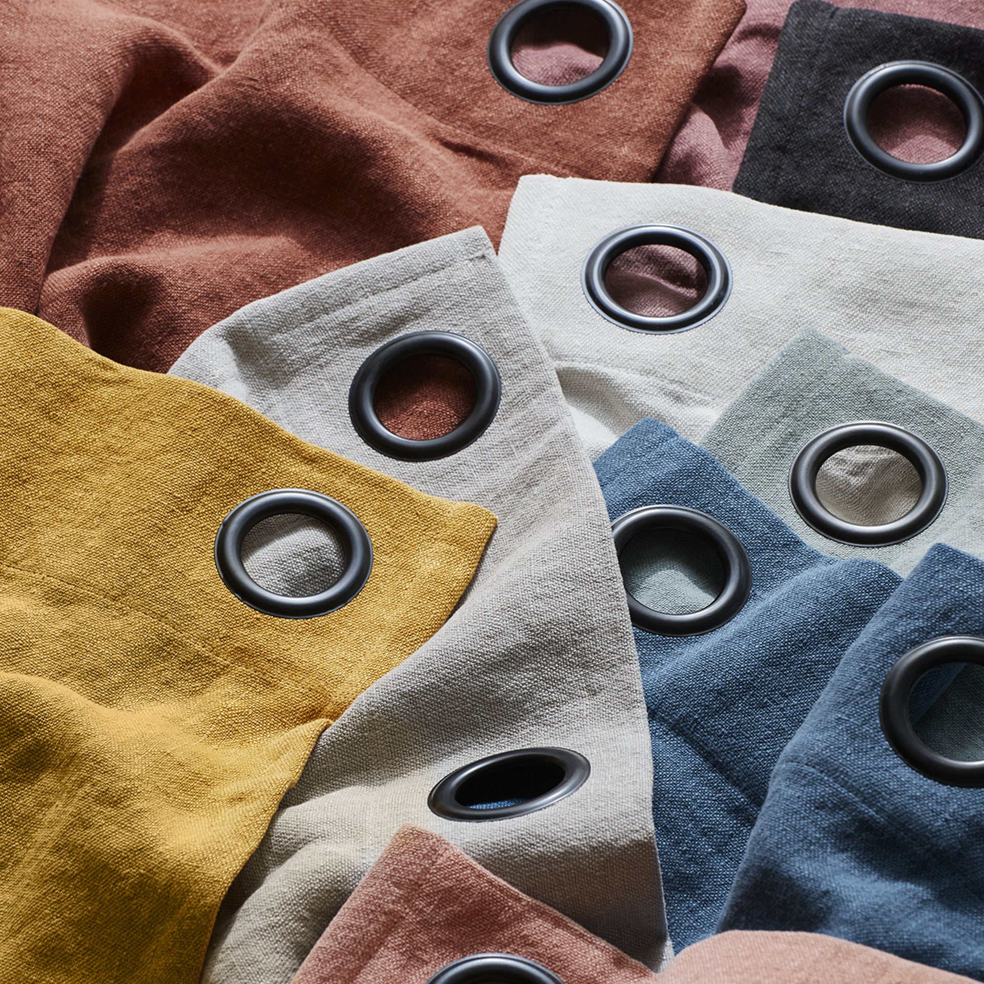 Comment poser des rideaux à œillets ?