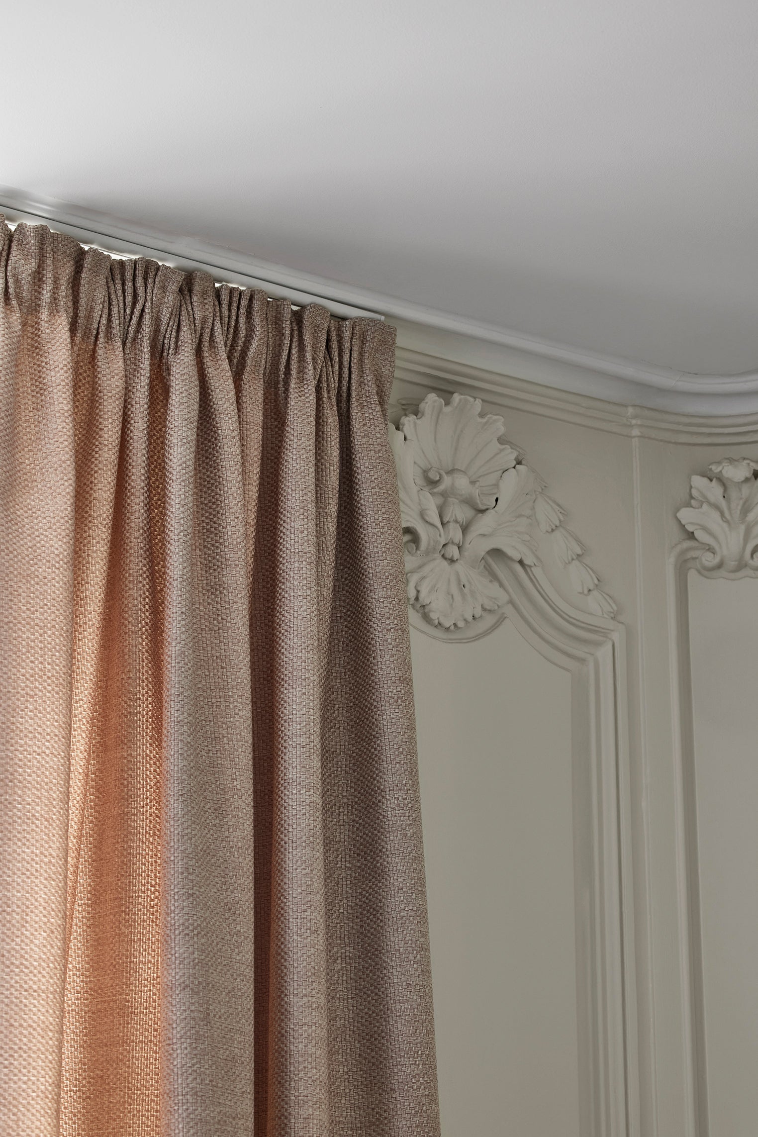 Comment poser un rideau à ruban fronceur ?