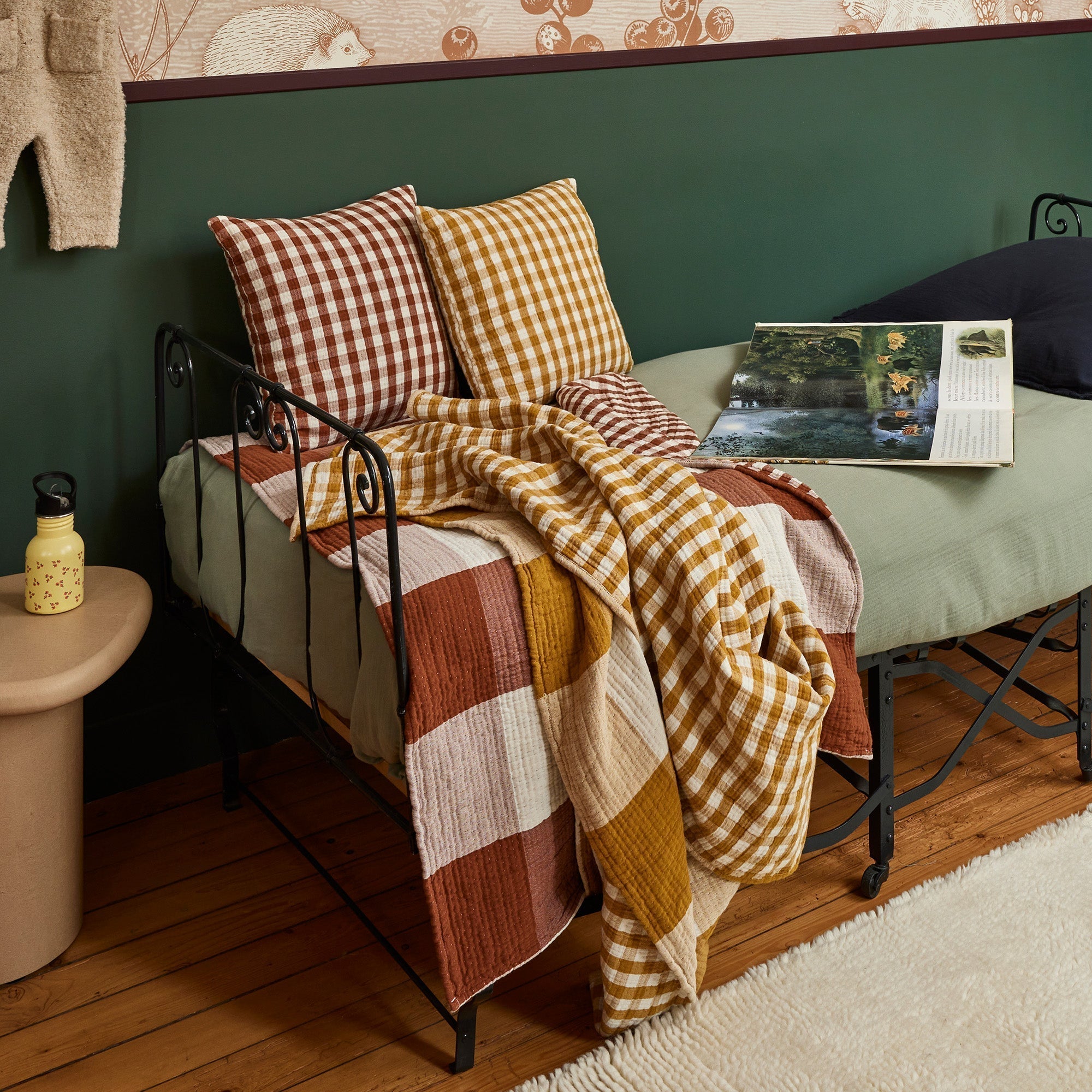 Plaid : l’accessoire cocooning indispensable pour un intérieur chaleureux