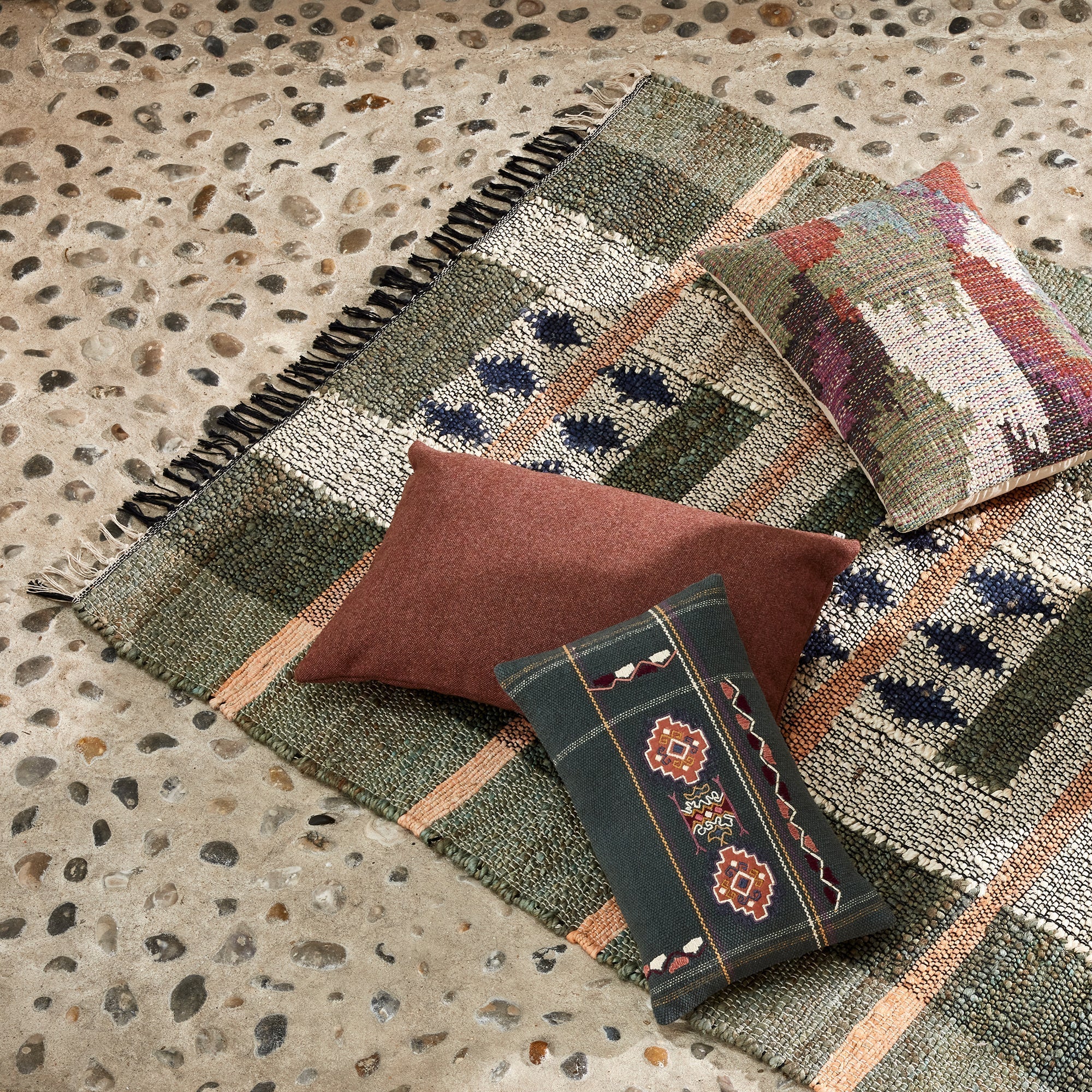 Quel tapis pour l'été : les fibres naturelles qui restent fraîches sous les pieds