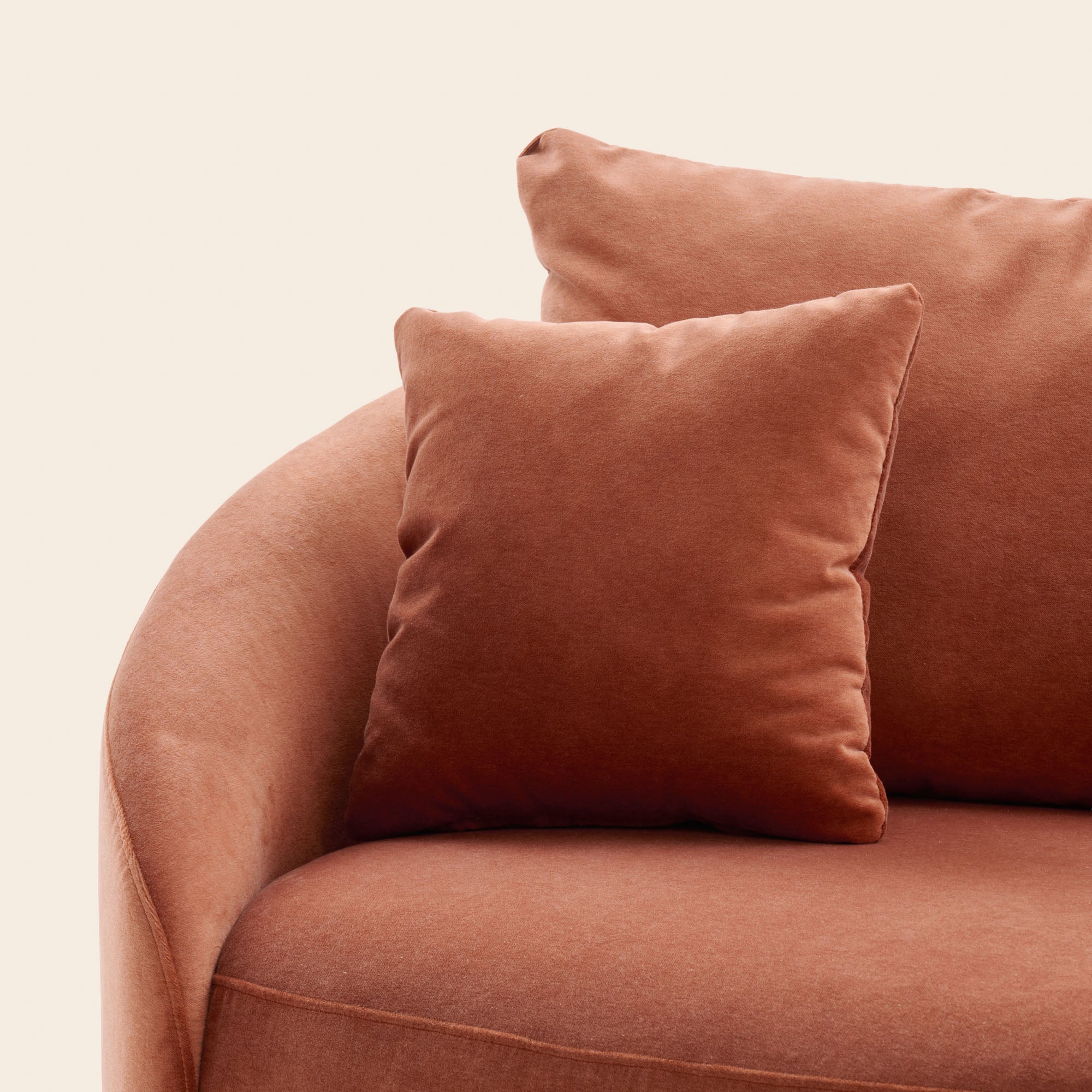 JULIKA 2-Sitzer-Sofa aus korallenorangem Samt