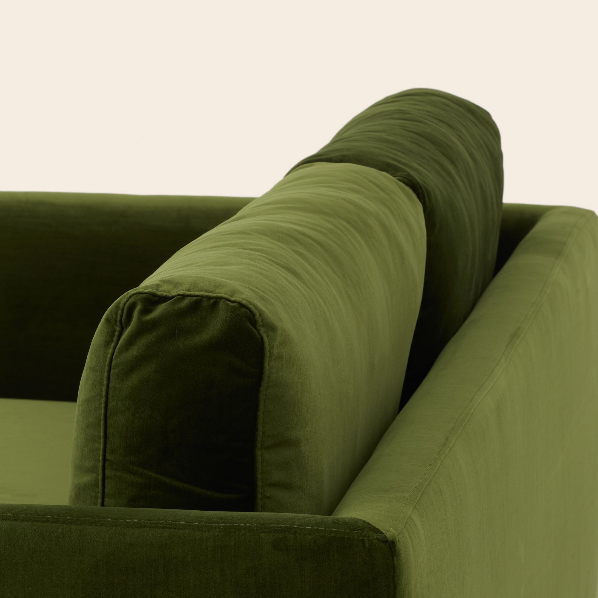 2-Sitzer-Sofa ODELLE aus olivgrünem Samt