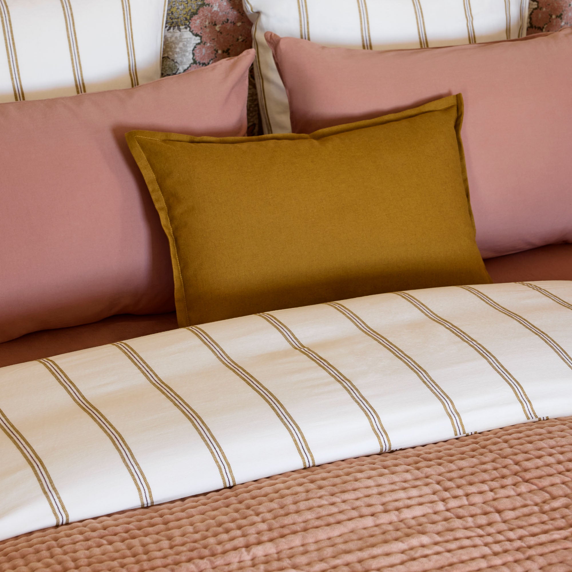 AURALIE gewatteerde sprei, wilde roos
