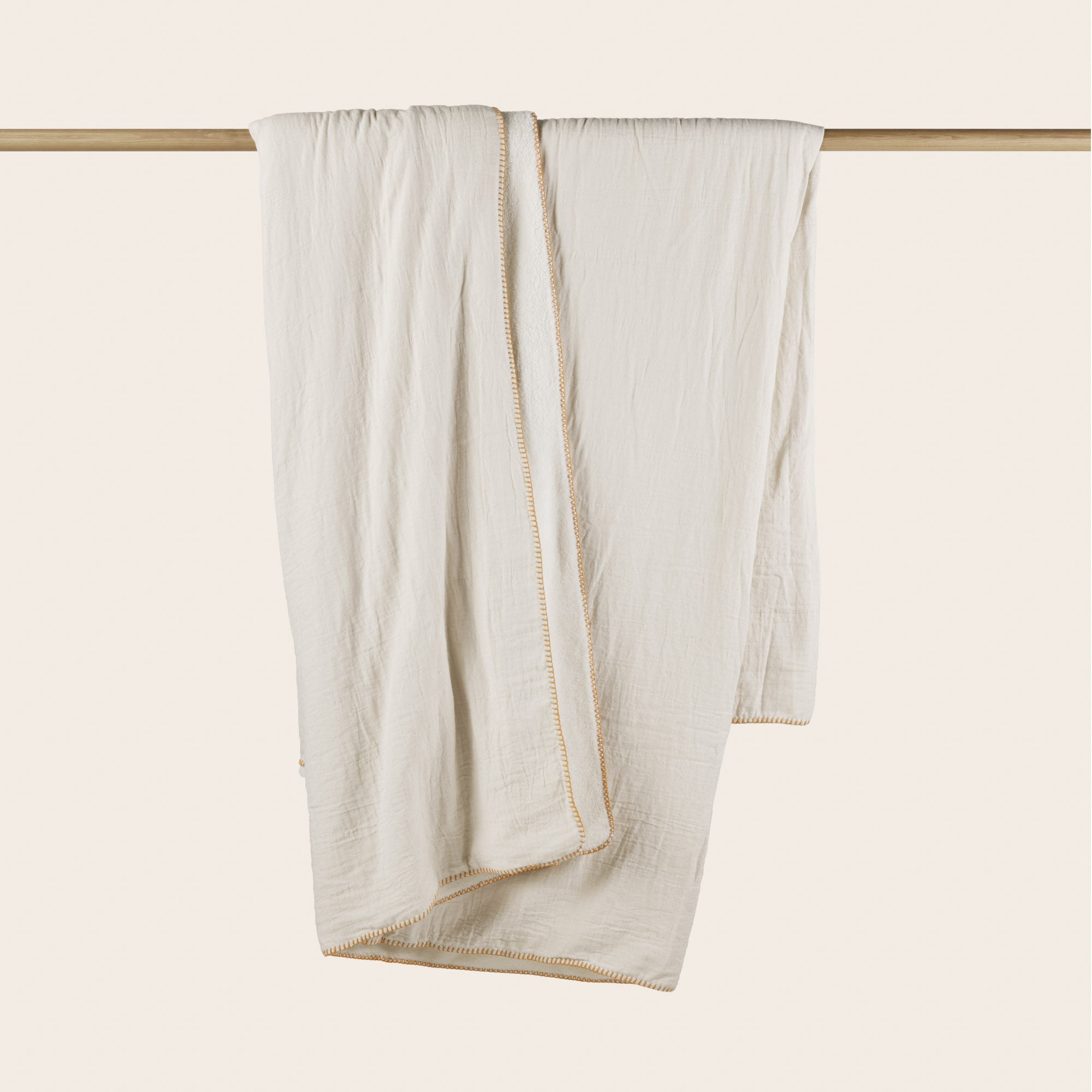 Couvre-lit DASHAN ecru et feston ocre