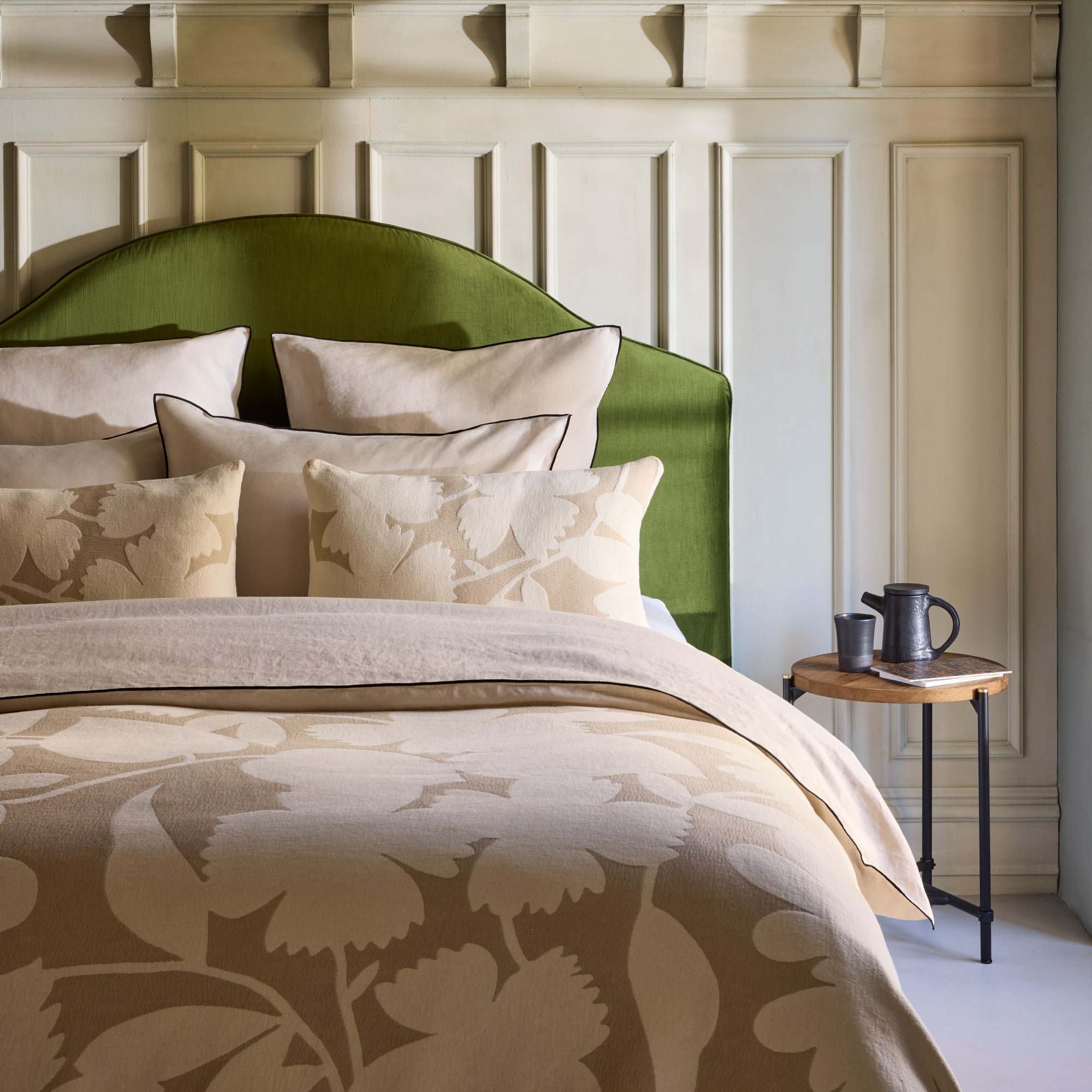 FLAURIA Tagesdecke in Elfenbein und warmem Beige