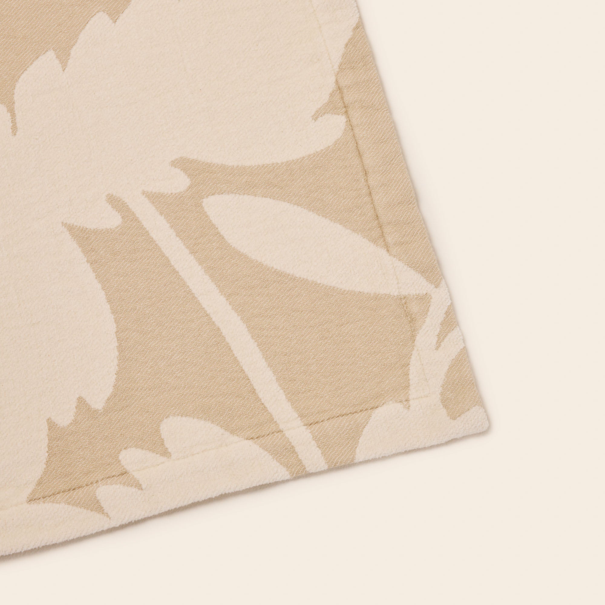 FLAURIA Tagesdecke in Elfenbein und warmem Beige