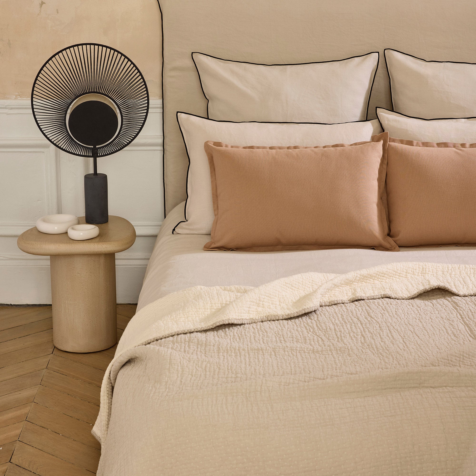 ILARIO Tagesdecke aus Natur- und Muschelmuster