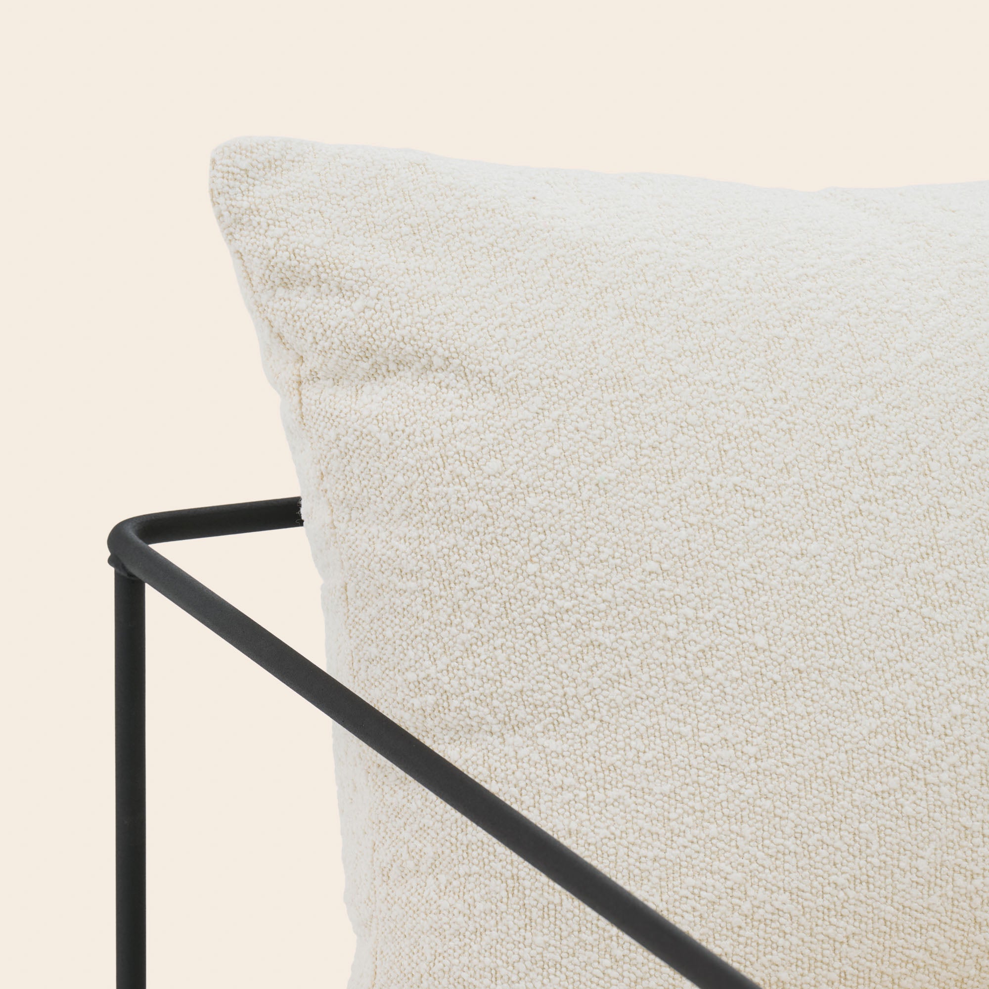 Fauteuil ALCENO sym écru bouclé