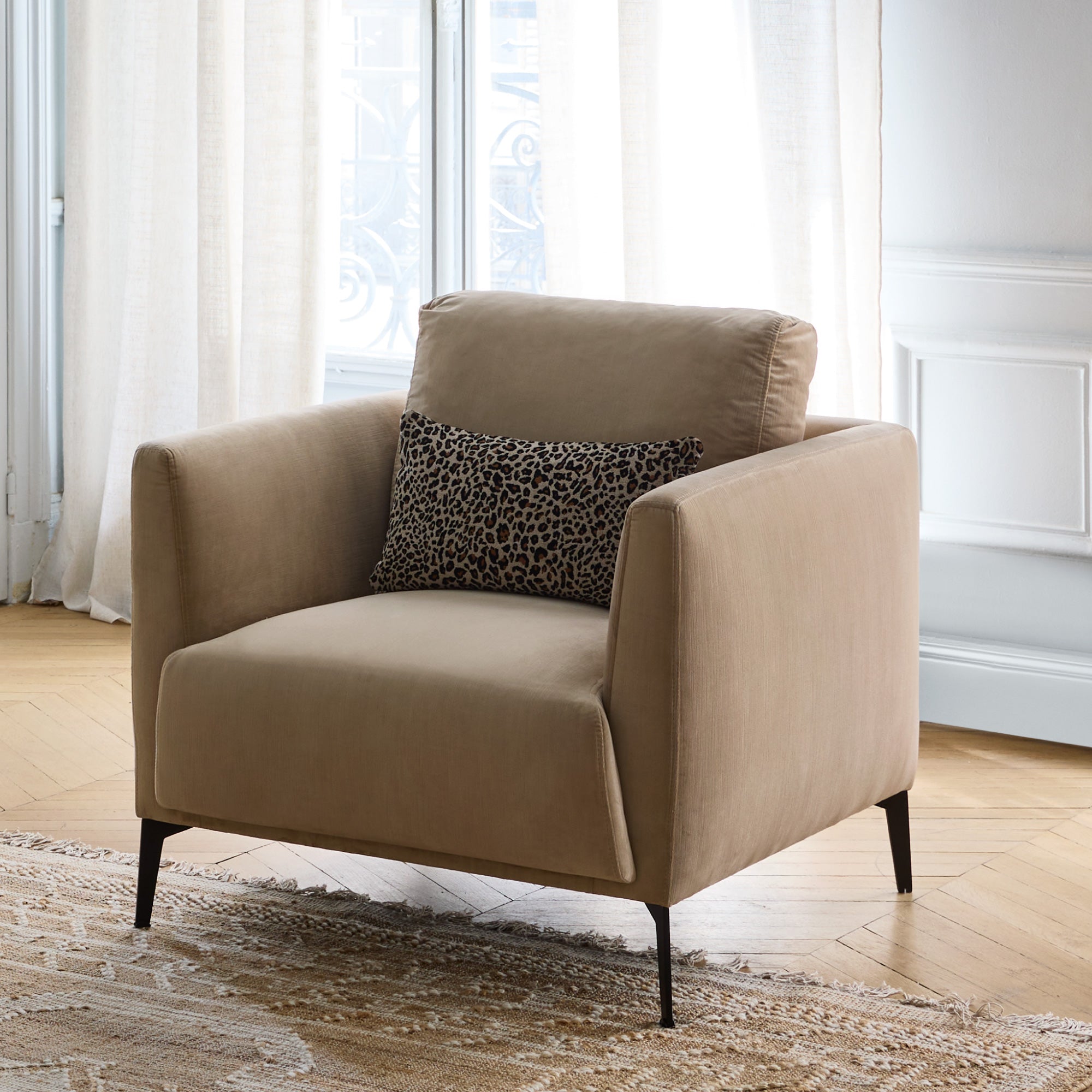 Fauteuil ODELLE velours beige chic