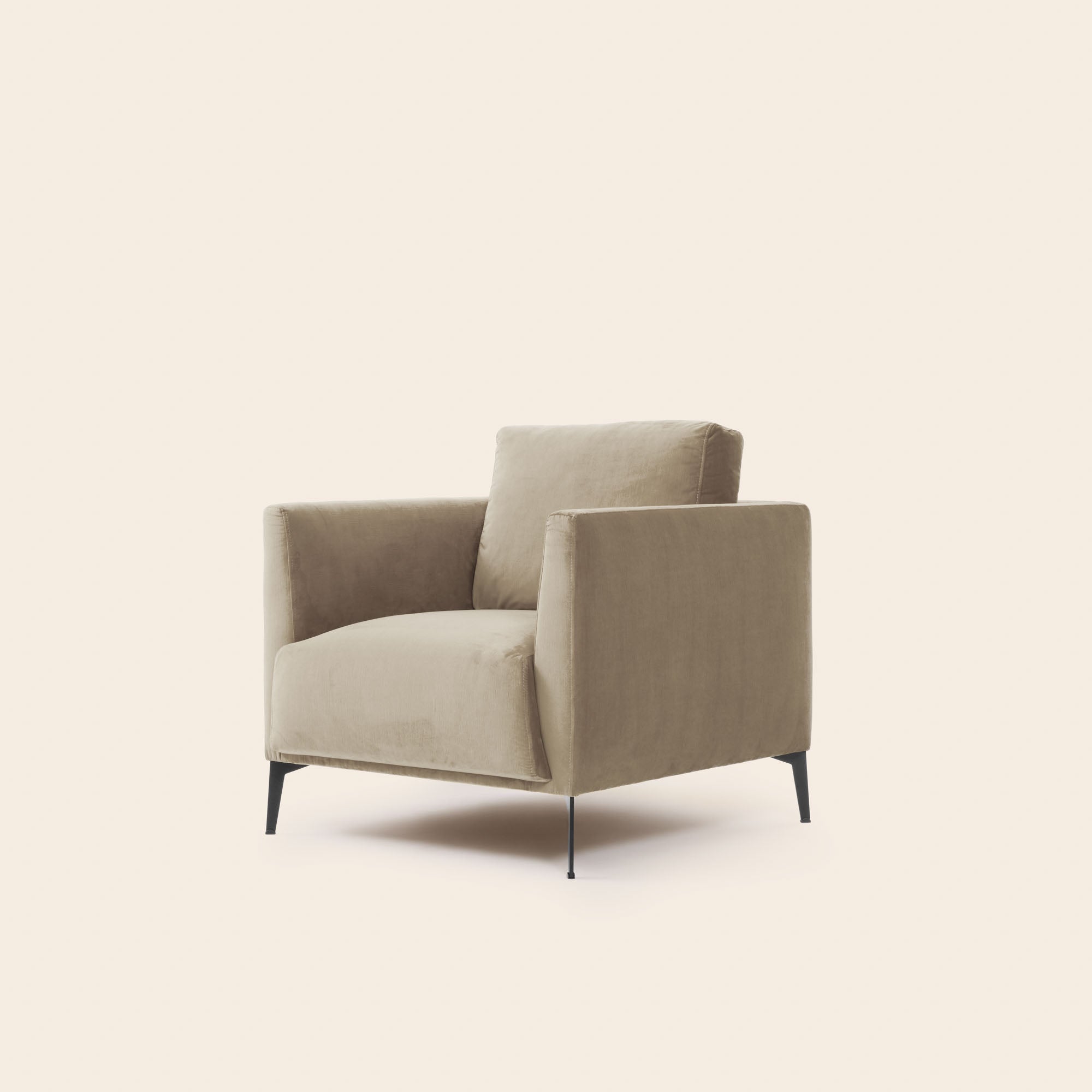 Poltrona chic in velluto beige ODELLE