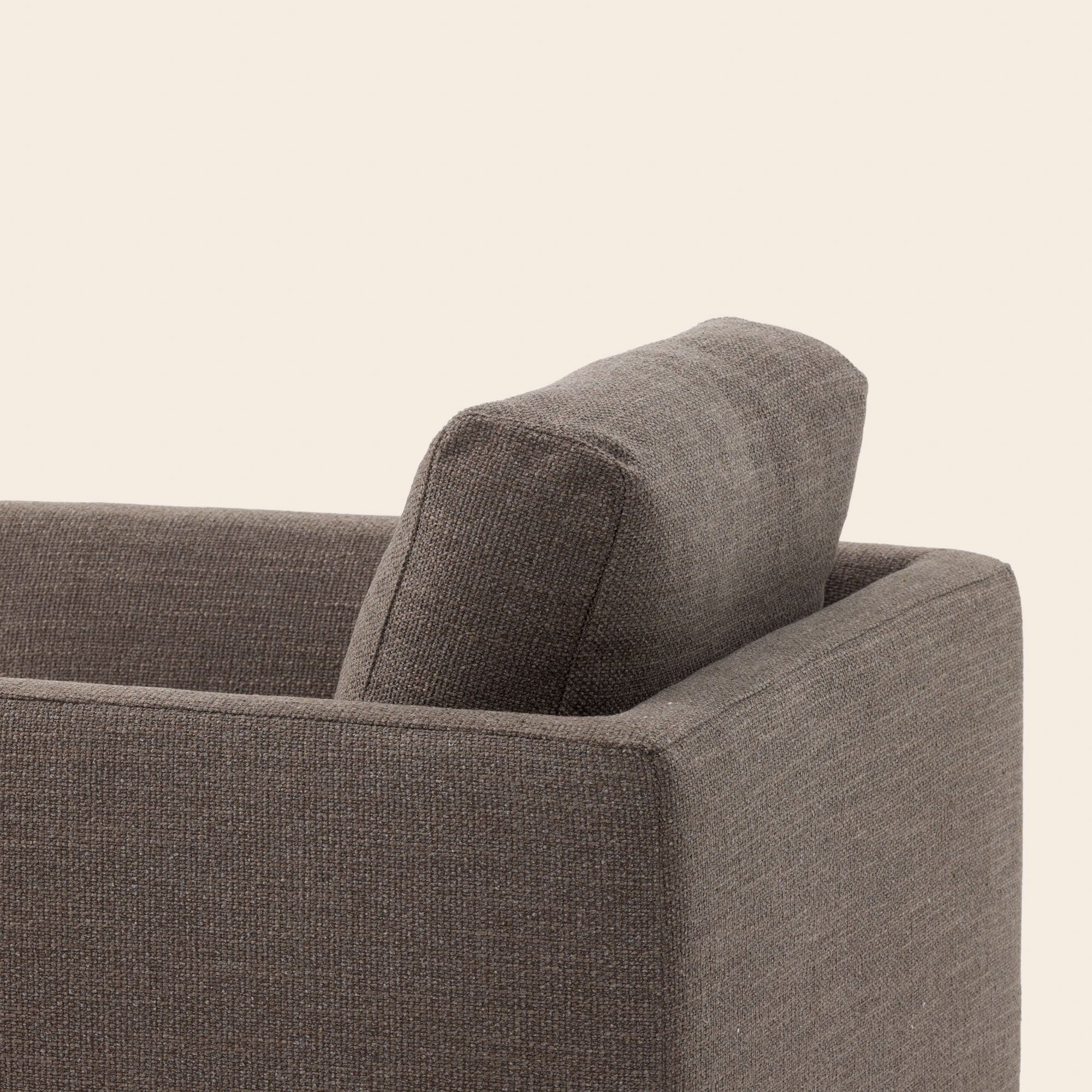 ODELLE taupe fauteuil met mandenvlechtwerk