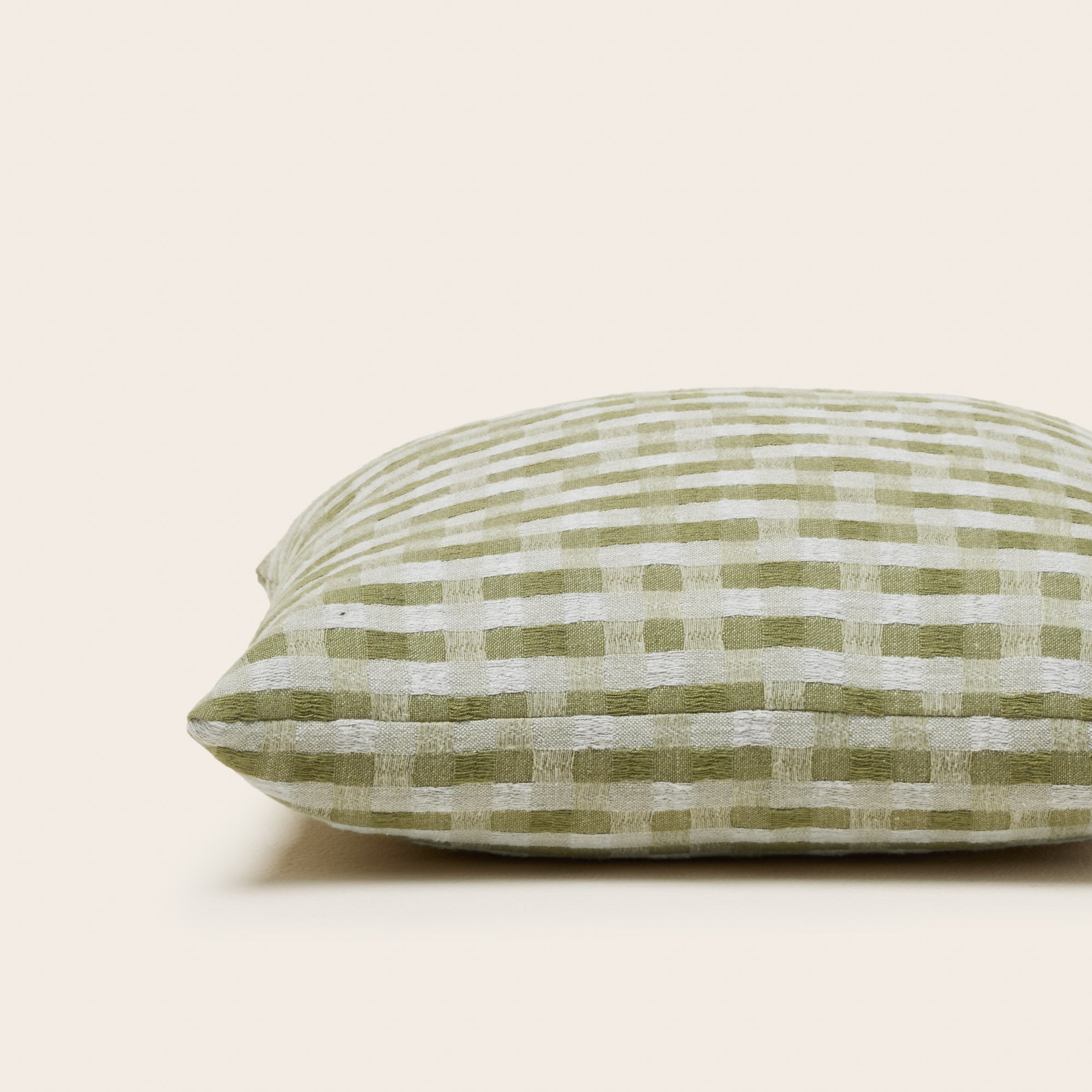 Housse de coussin CASTIN naturel et olive | mobile_slider
