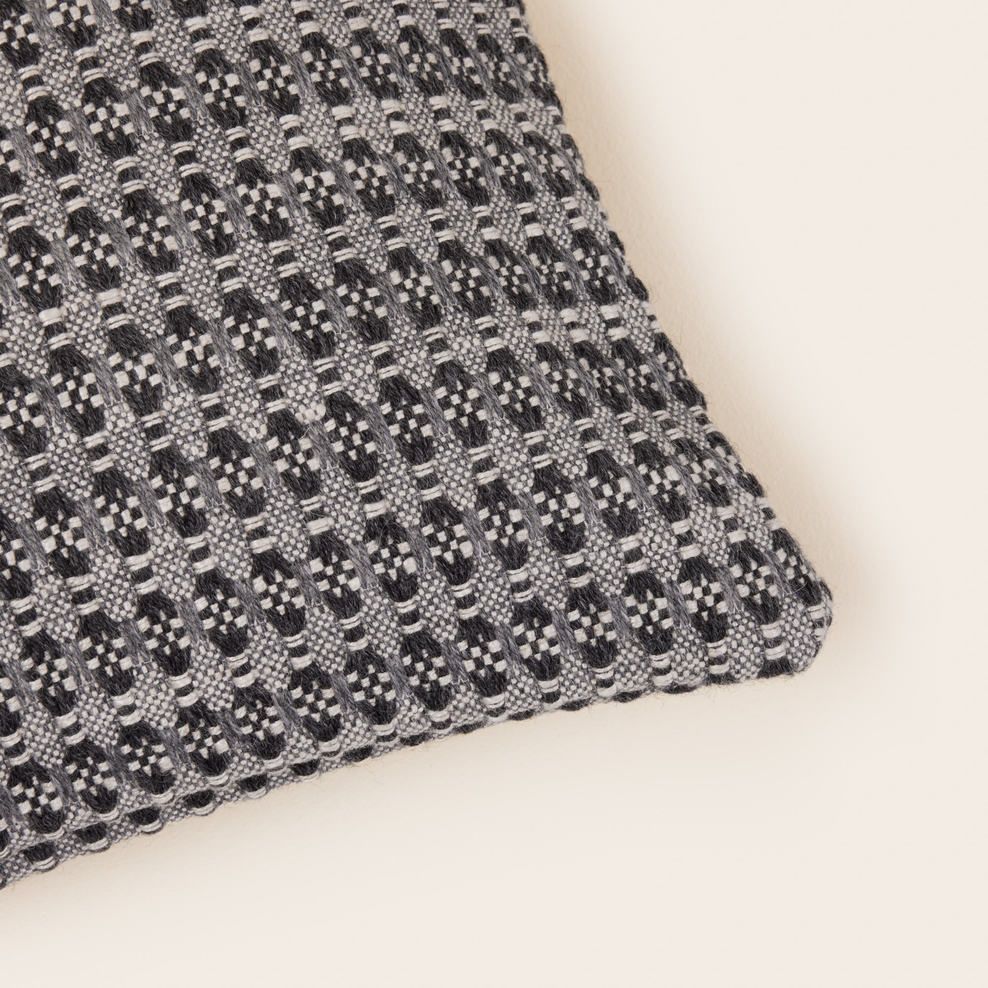 Housse de coussin EIRIK gris ardoise