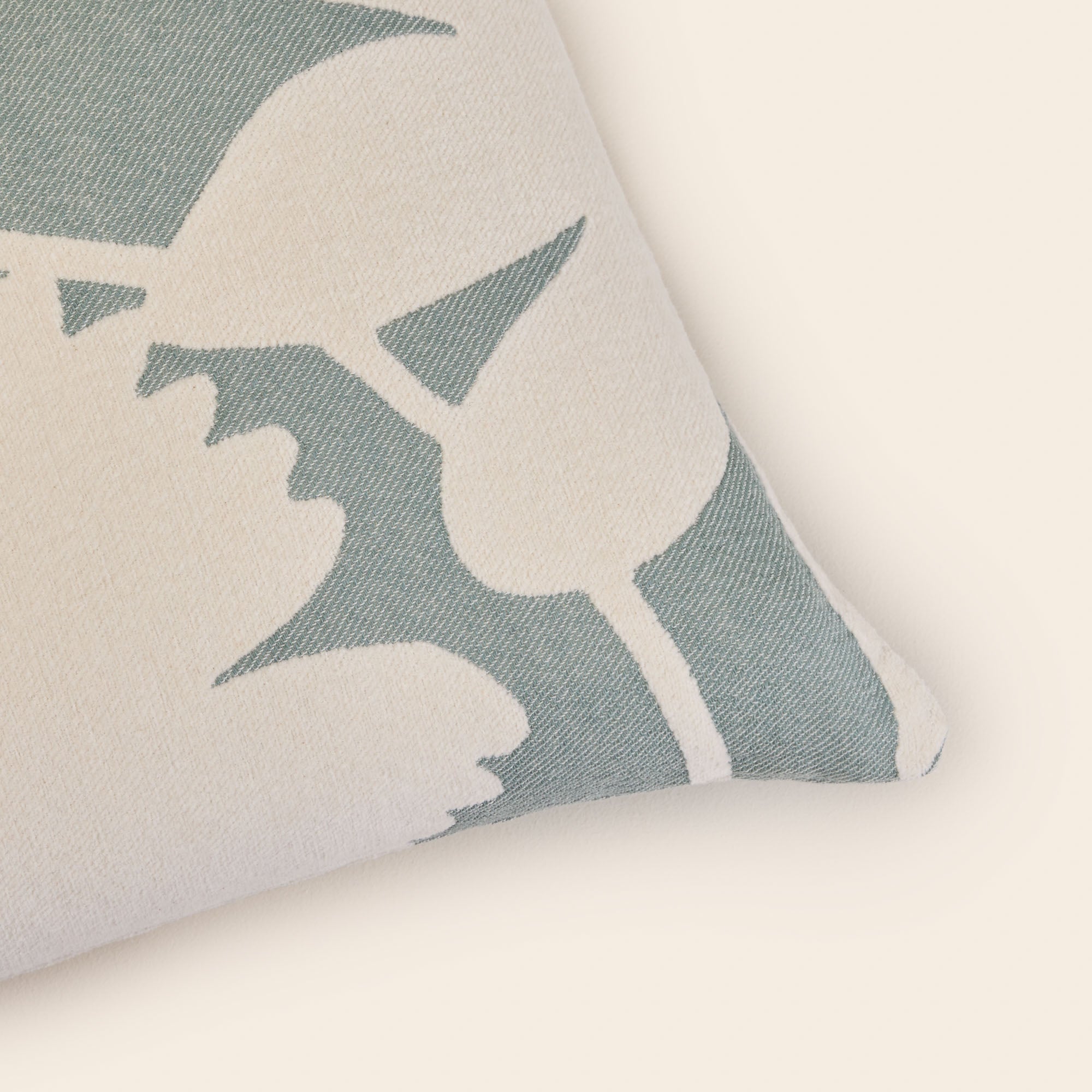 FLAURIA kussenhoes in ivoor en saliegroen