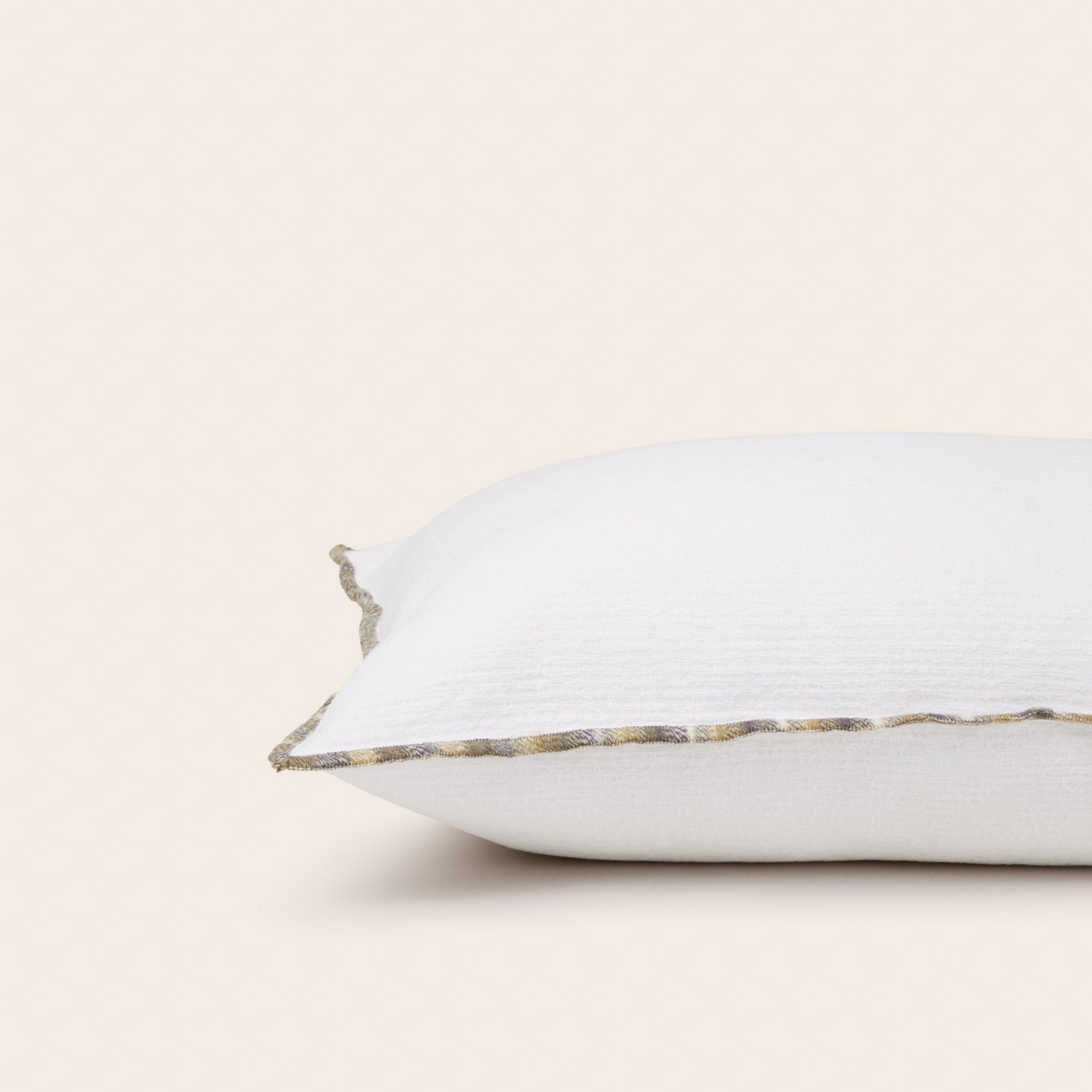 Housse de coussin GHABY blanc et bourdon en dégradé