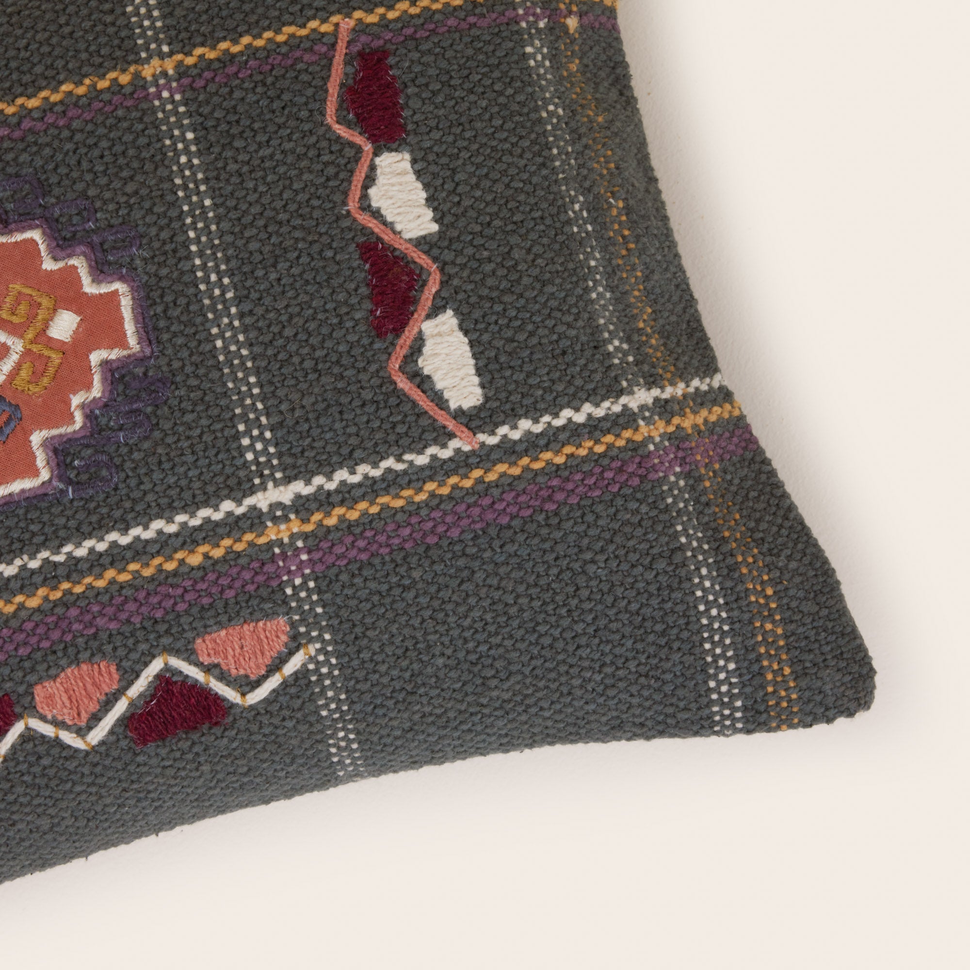 Housse de coussin NAYELI vert grisé et multicolore