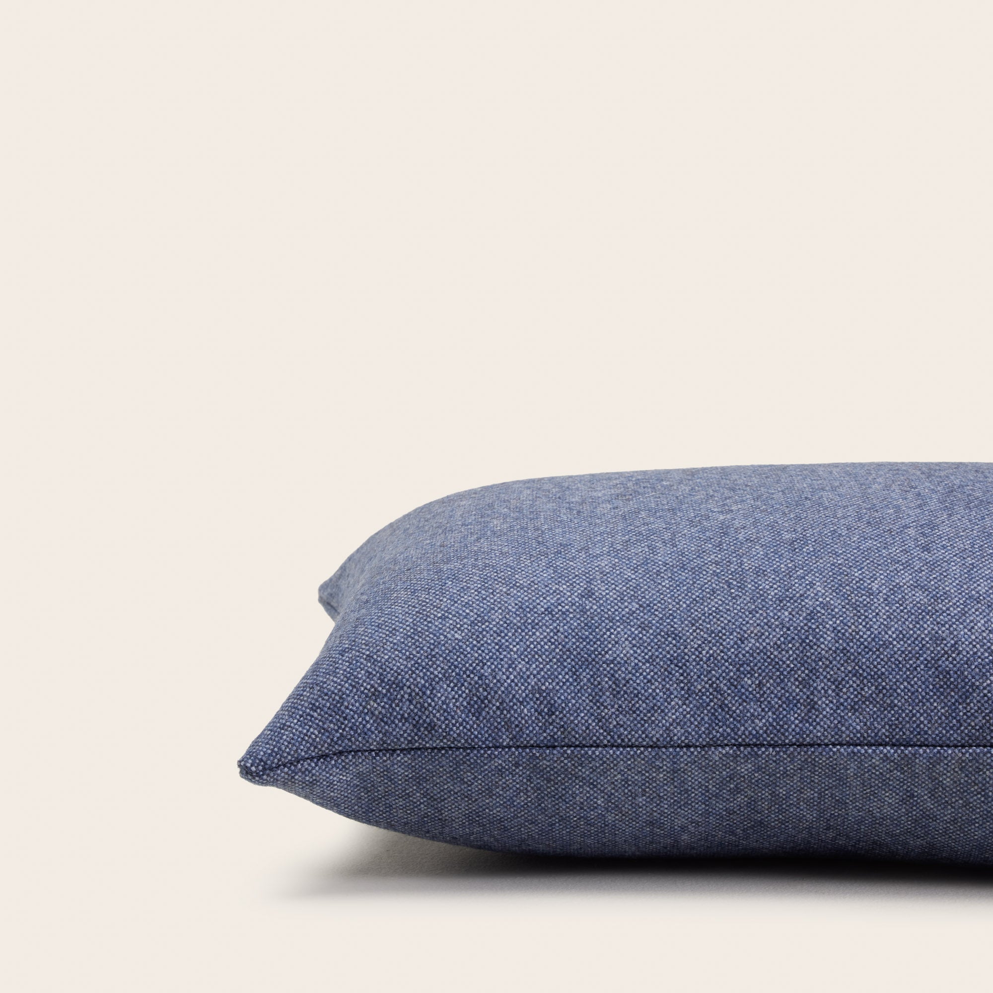 Housse de coussin NERIO chiné bleuté