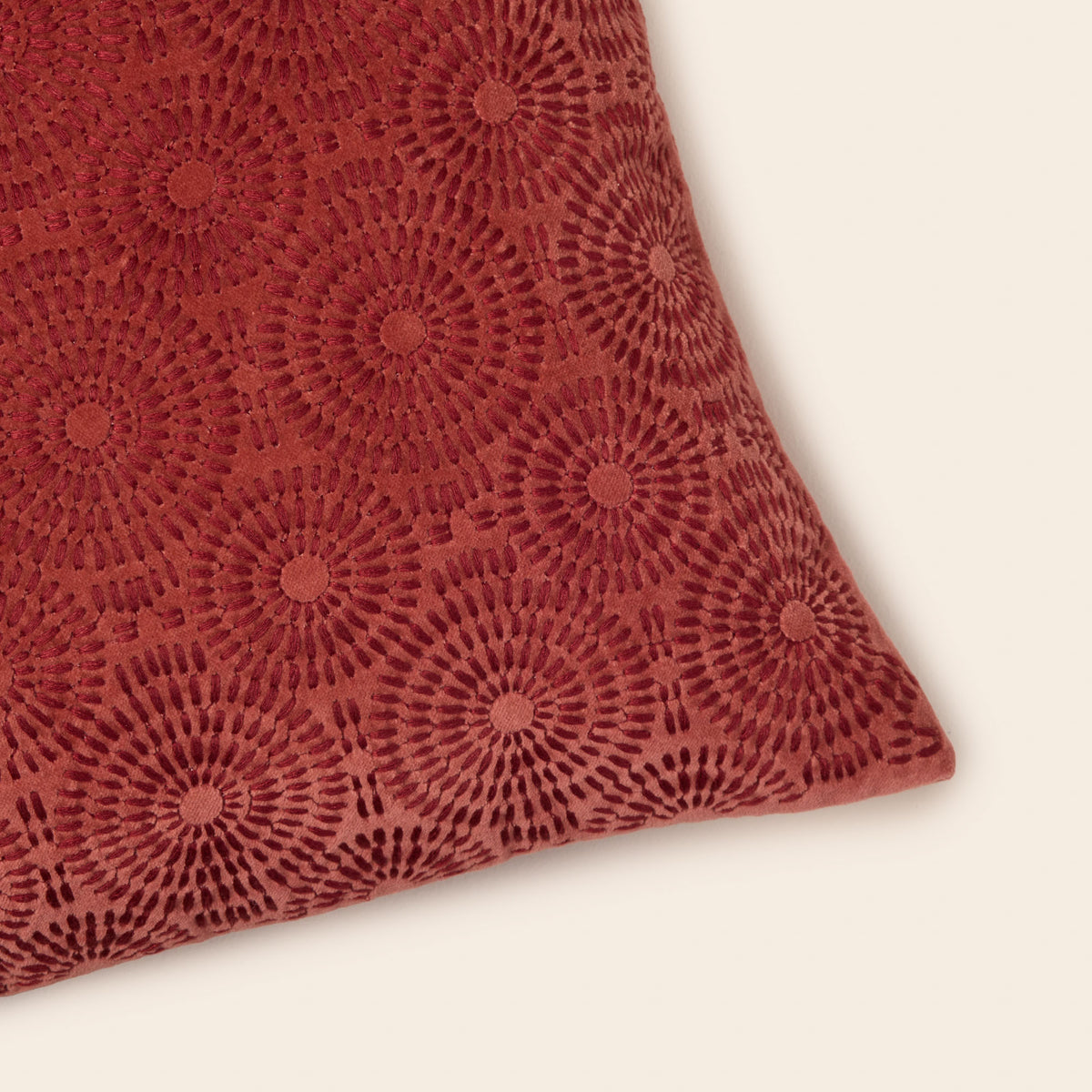 SOLAYA-Kissenbezug aus roter Erde