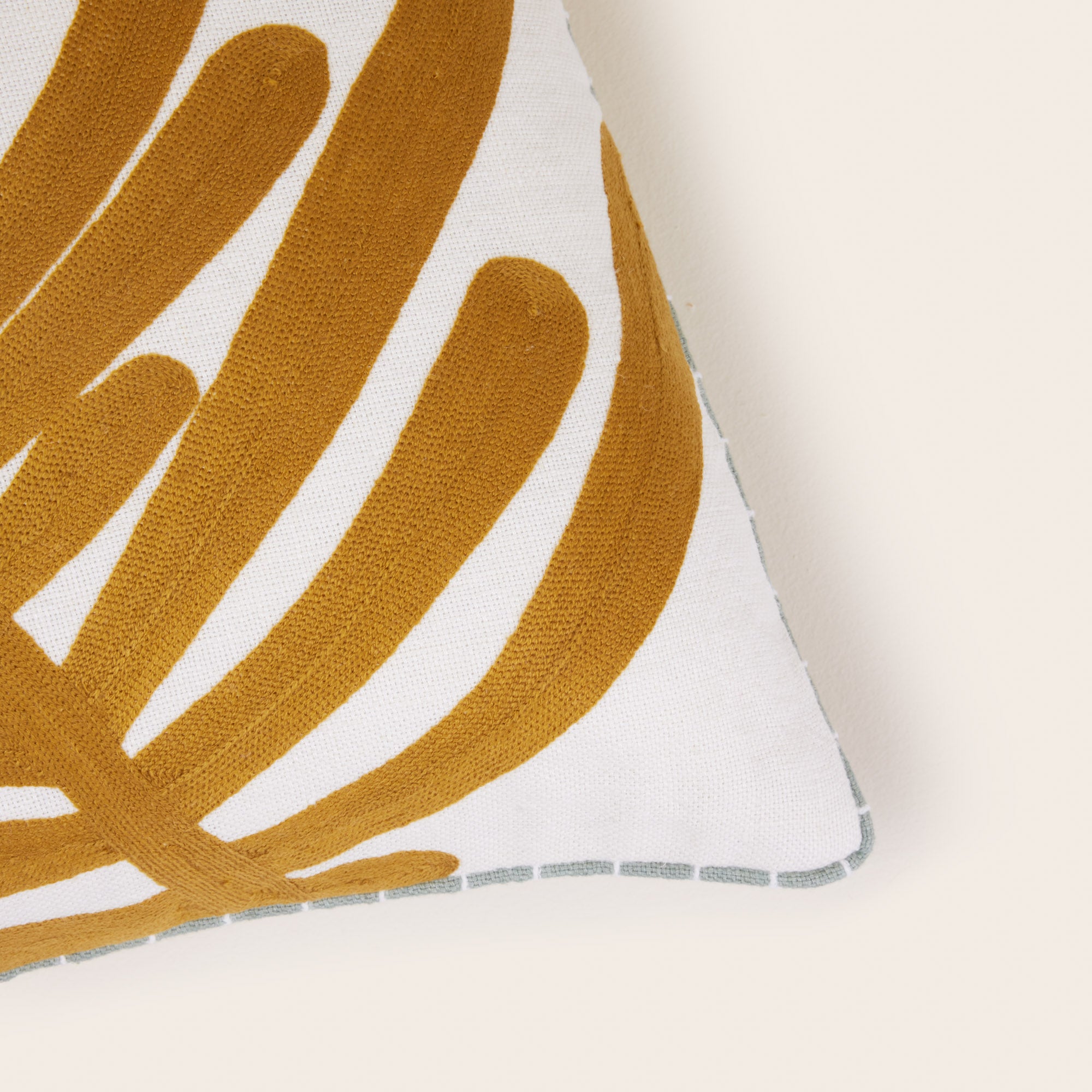 Housse de coussin TROPI ecru et moutarde