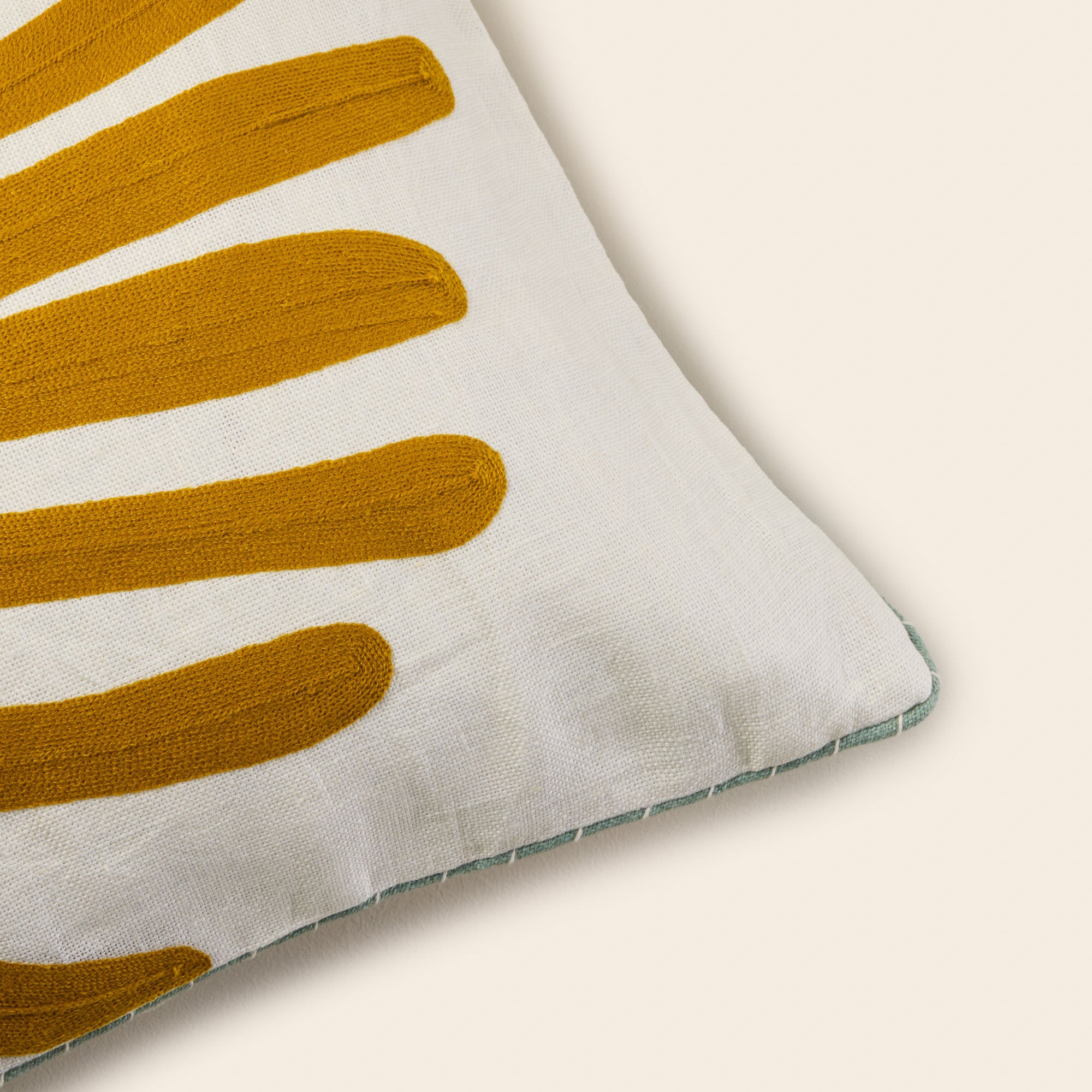 Housse de coussin TROPI ecru et moutarde