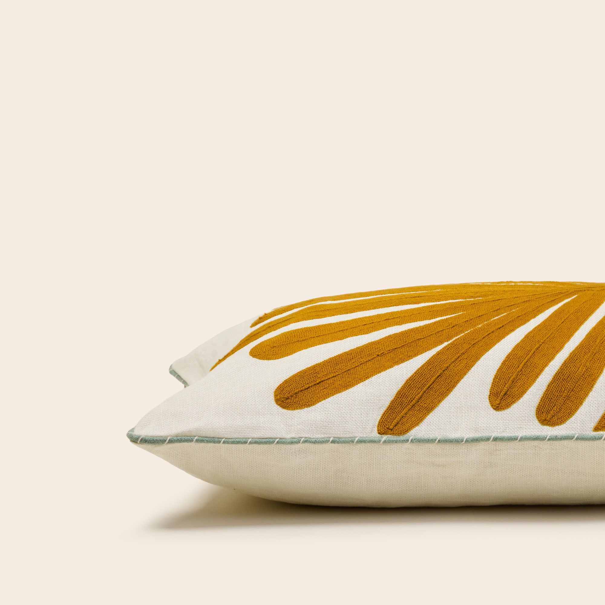 Housse de coussin TROPI ecru et moutarde