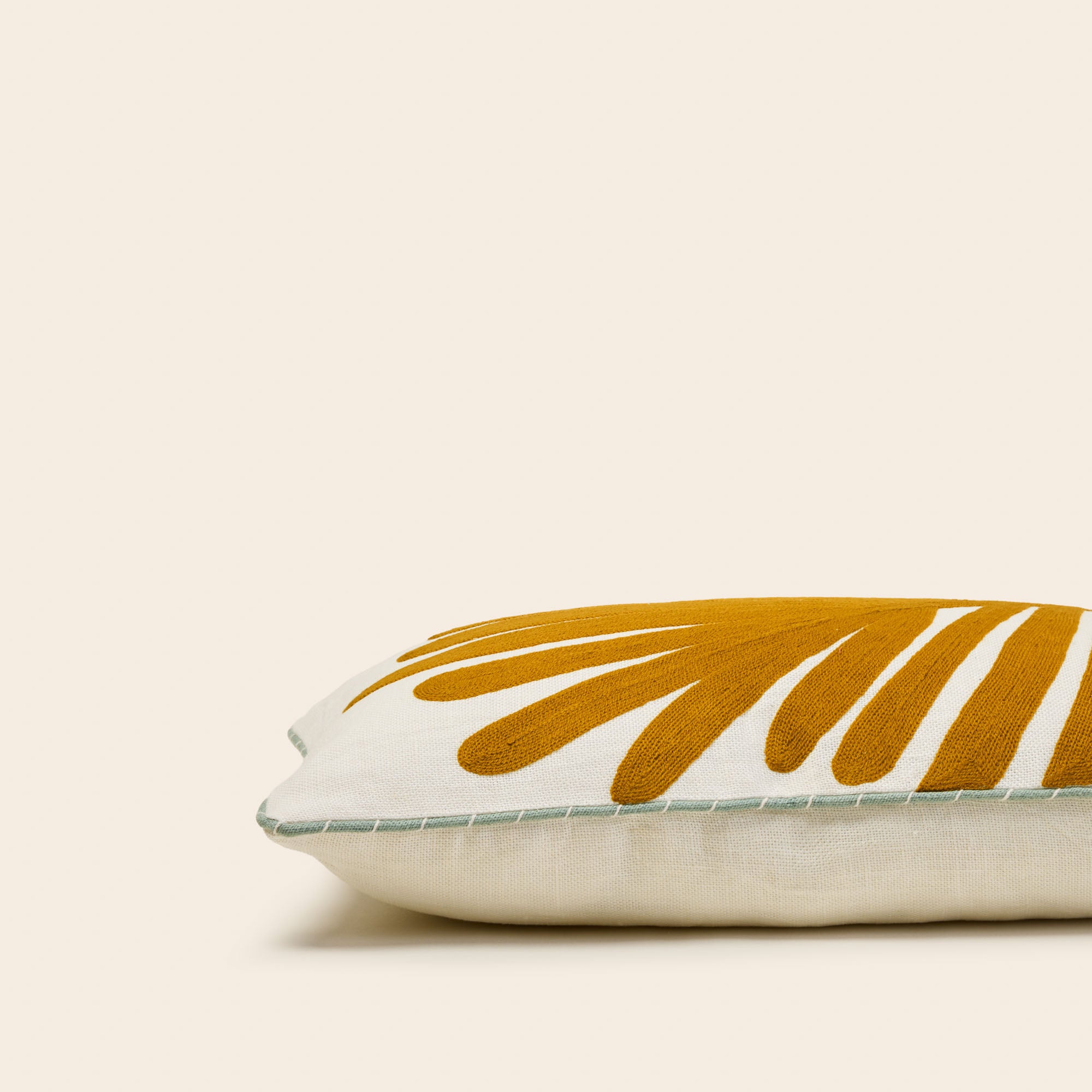 Housse de coussin TROPI ecru et moutarde