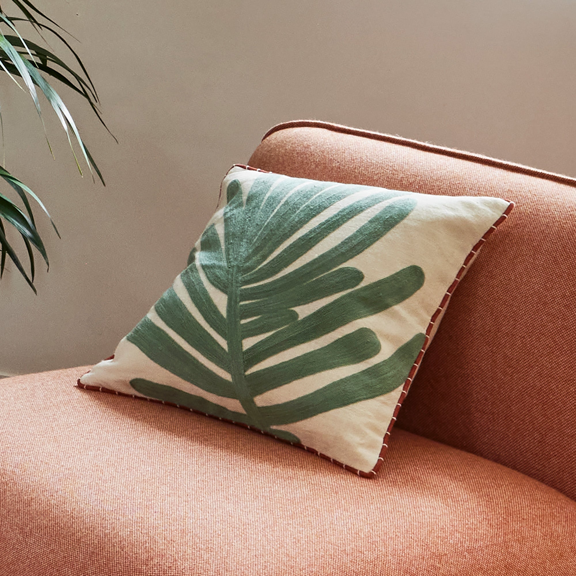 Housse de coussin TROPI ecru et vert tropique