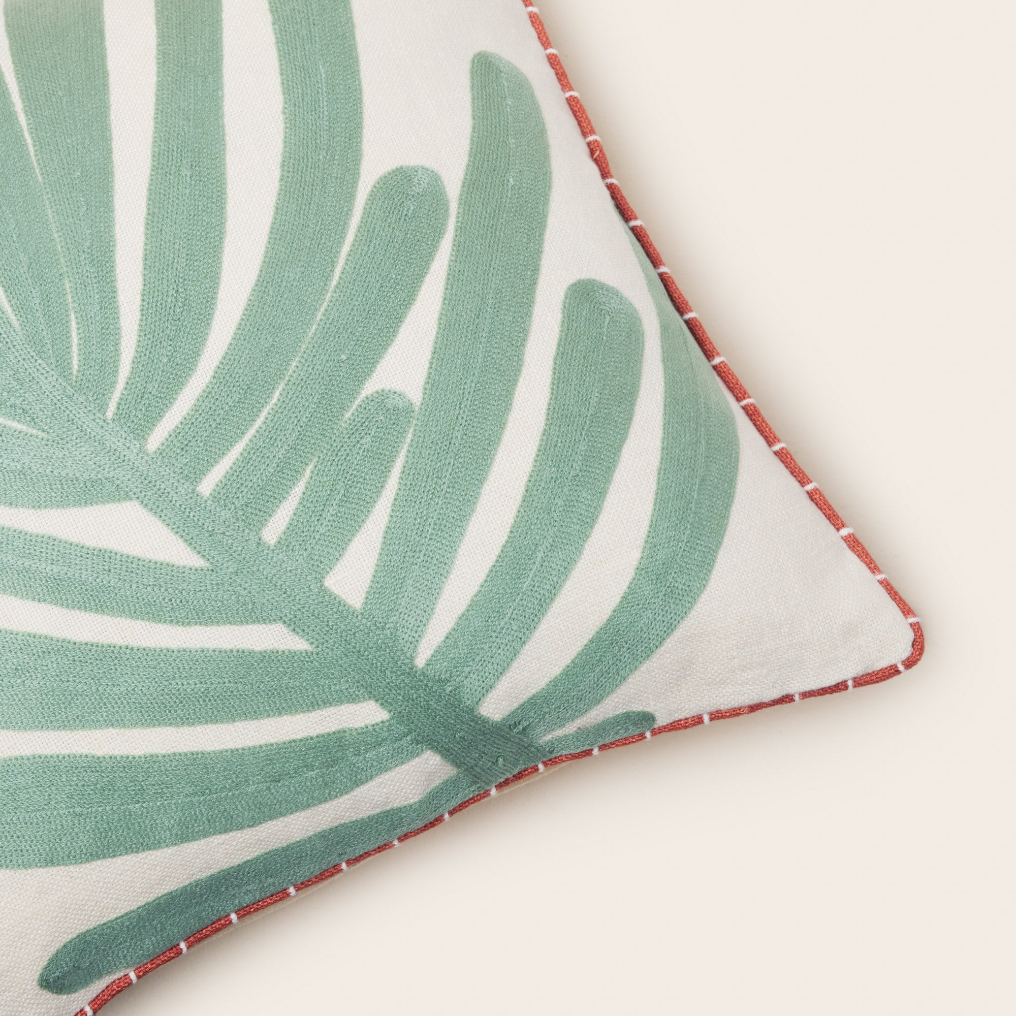 Housse de coussin TROPI ecru et vert tropique