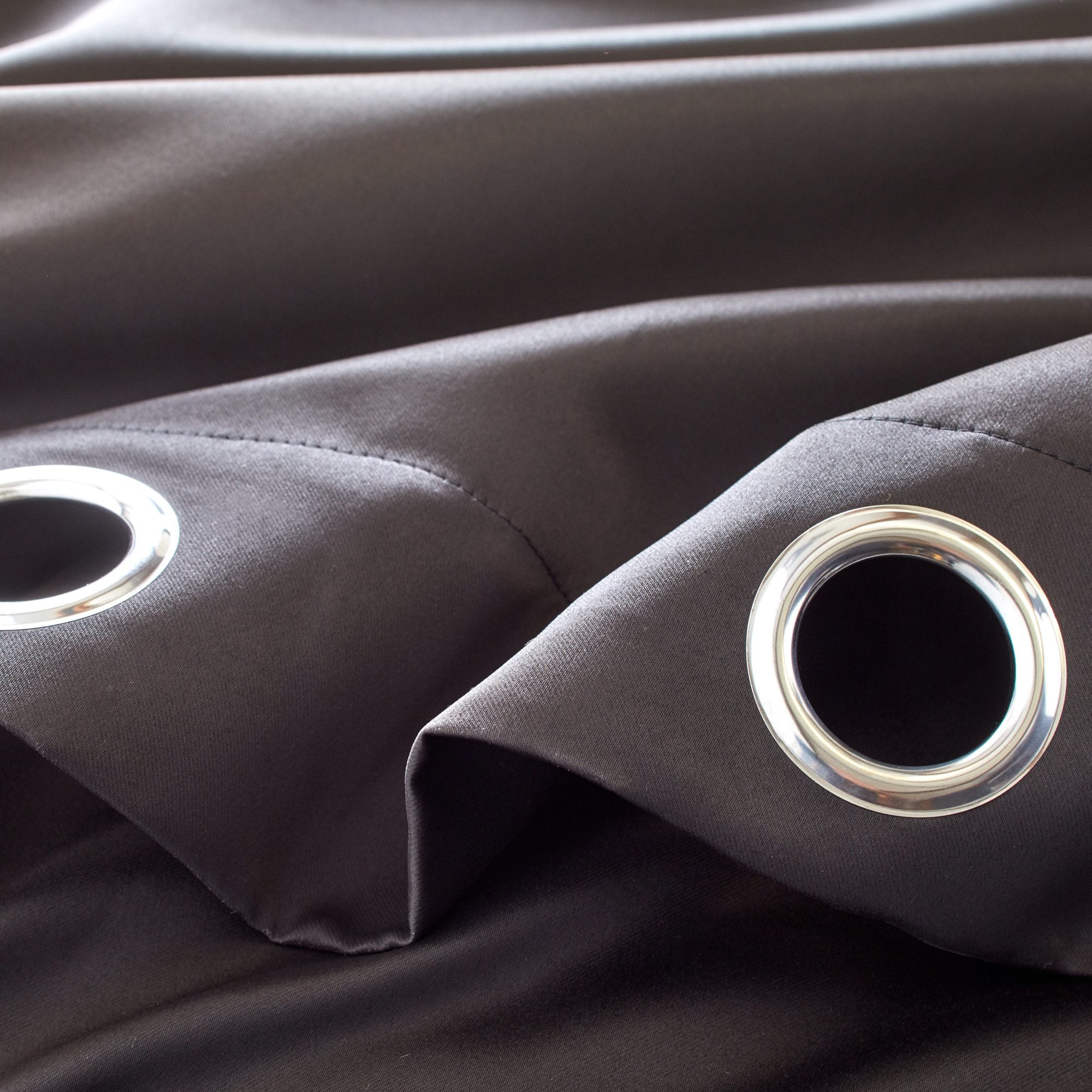 Lot de 2 rideaux occultants à oeillets BLACKOUT noir