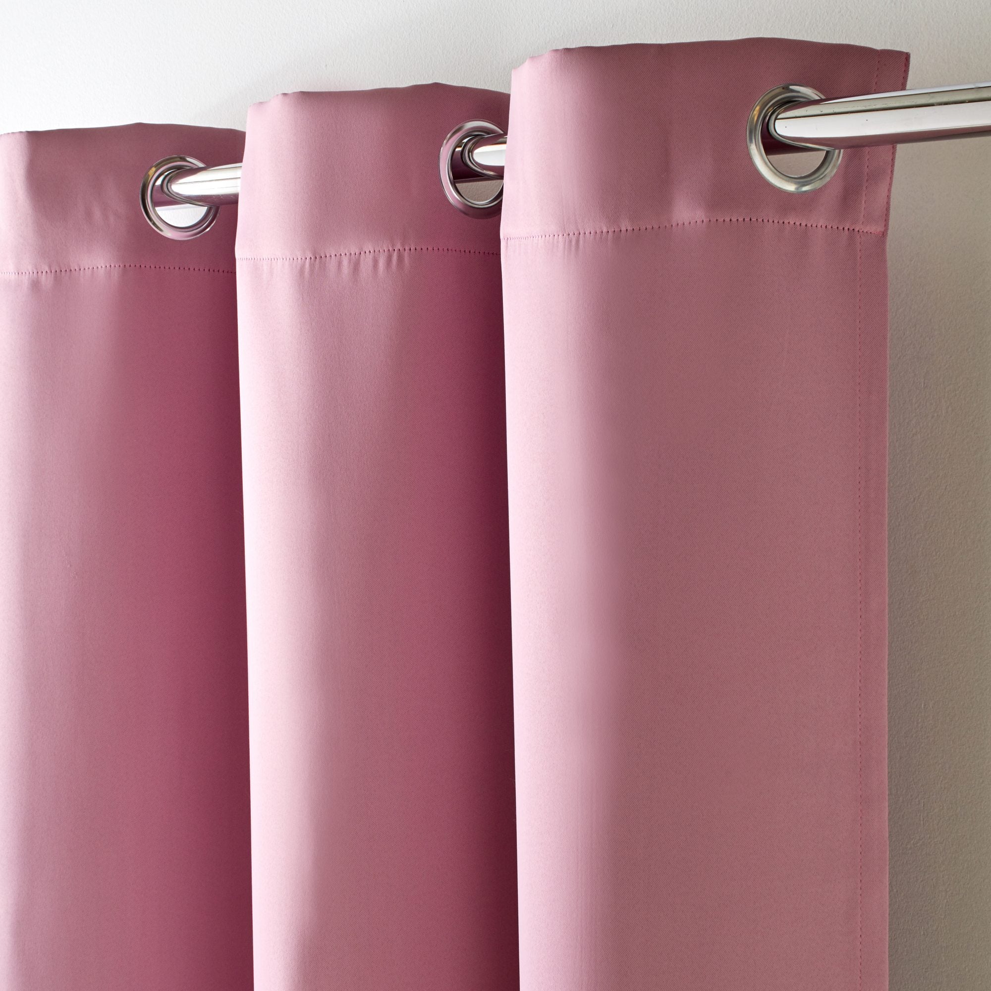 Lot de 2 rideaux occultants à oeillets BLACKOUT rose