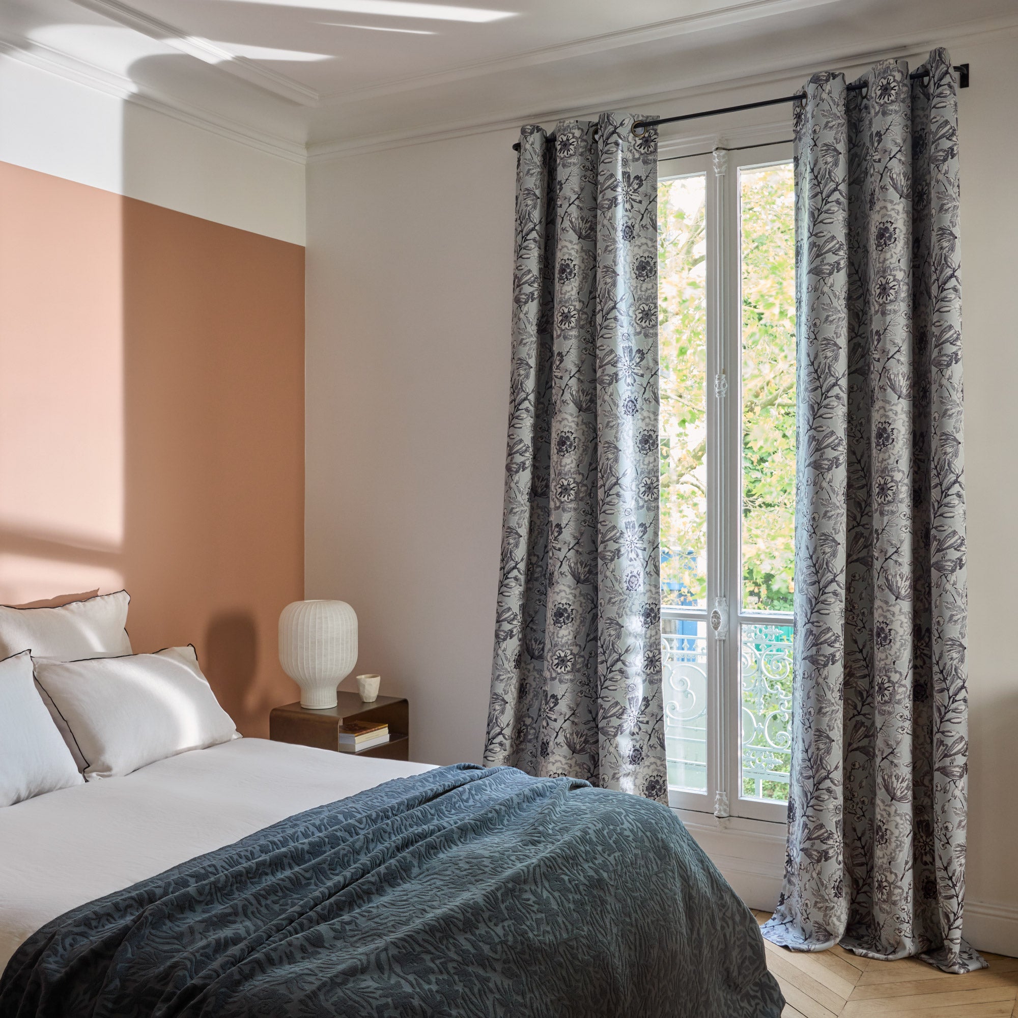 Occultant à oeillets dorés FLORABEL bleuté et fusain