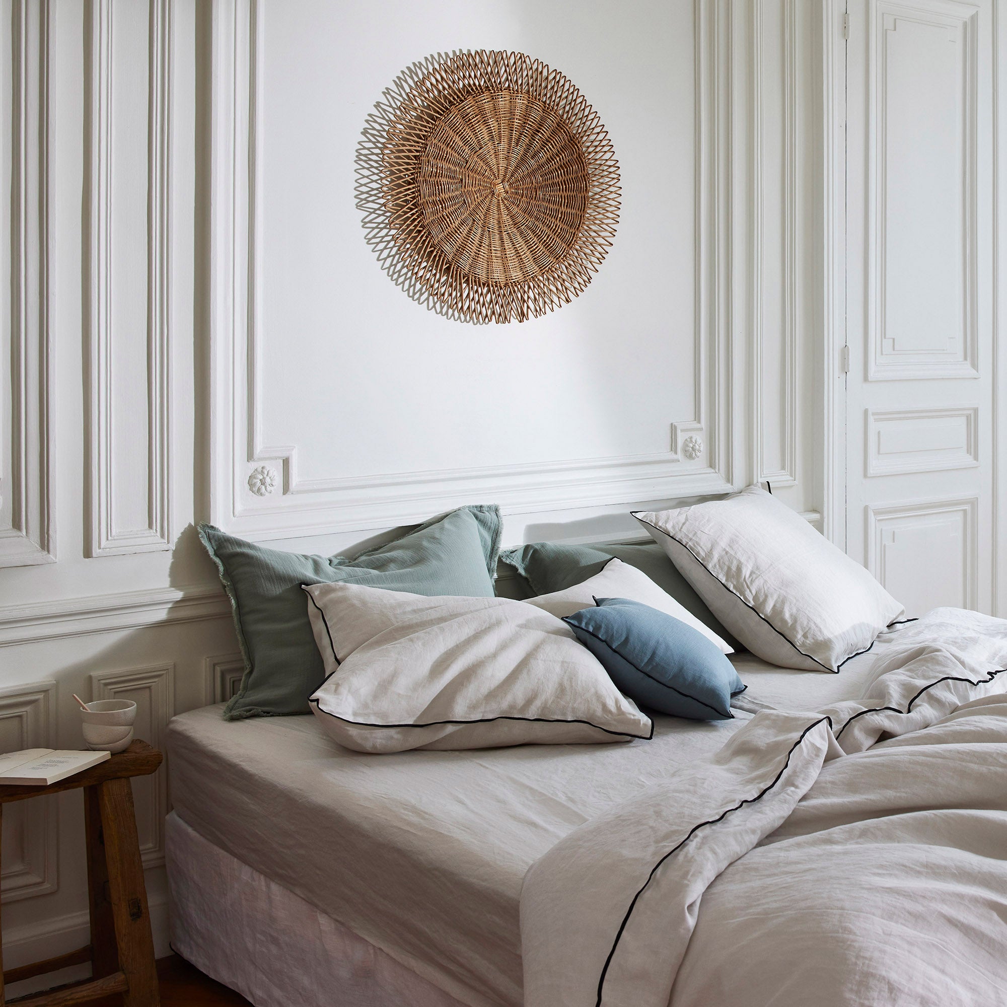 Parure de lit CARLINA calcaire et bourdon noir