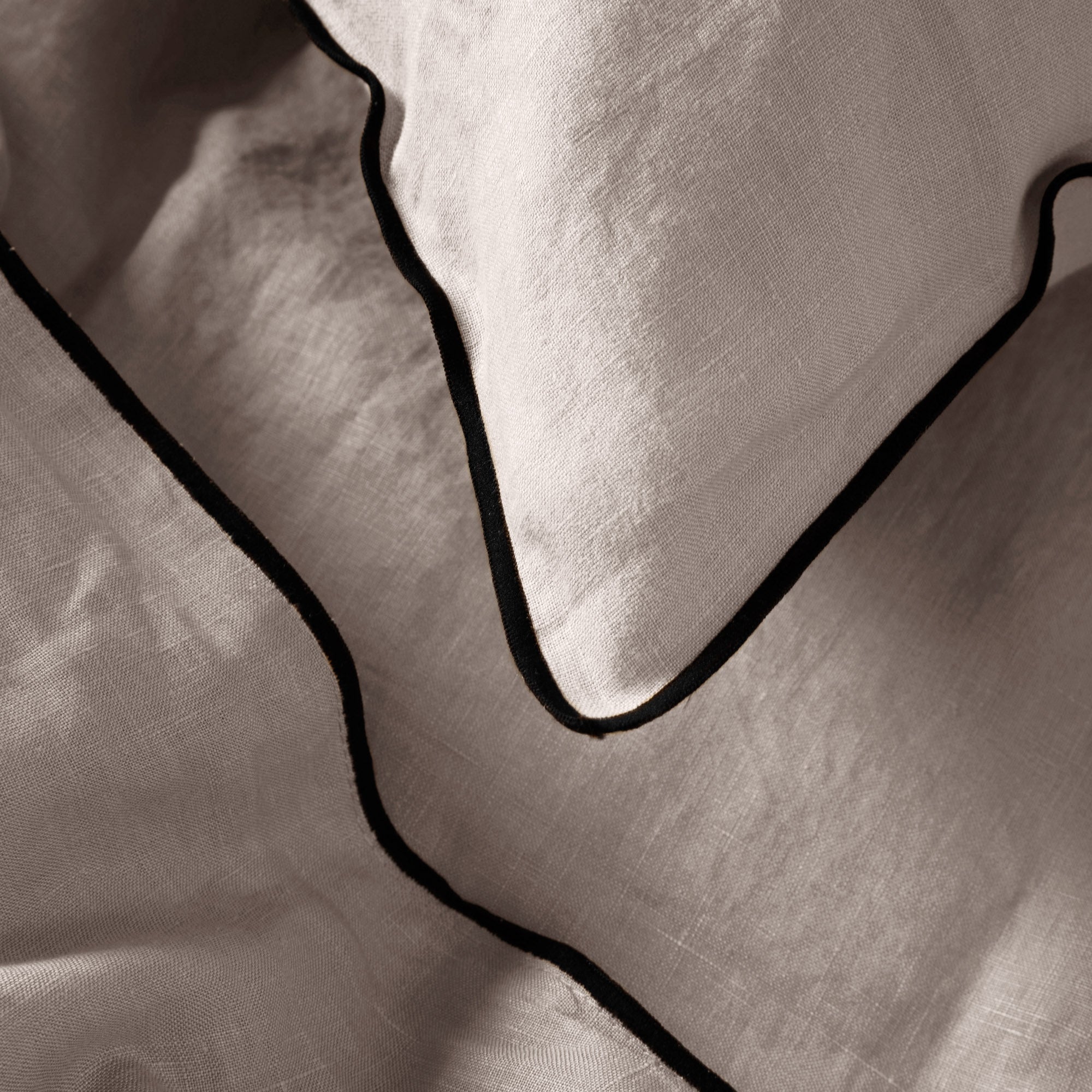 Parure de lit Carlina ficelle et bourdon noir