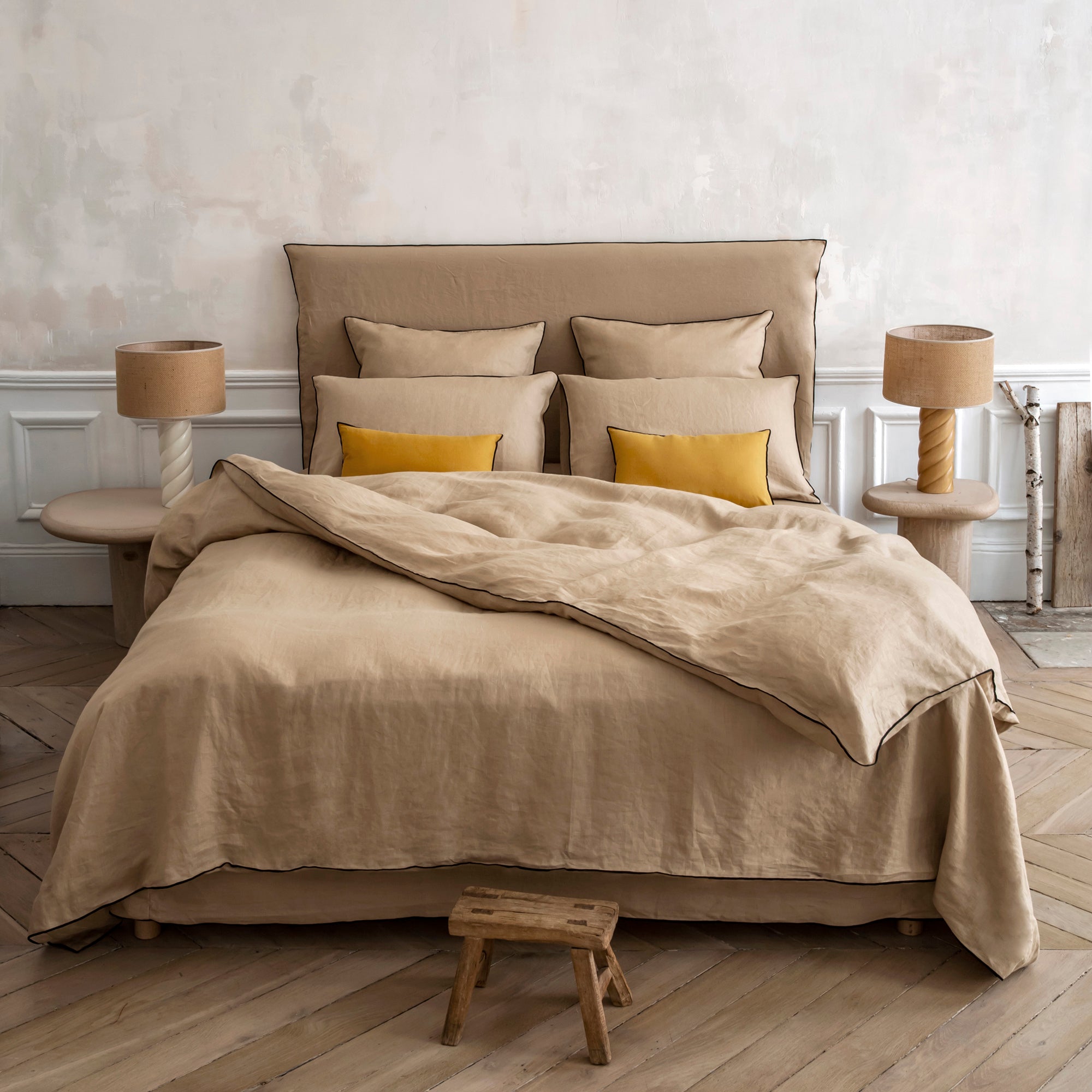 Parure de lit CARLINA sable et bourdon noir