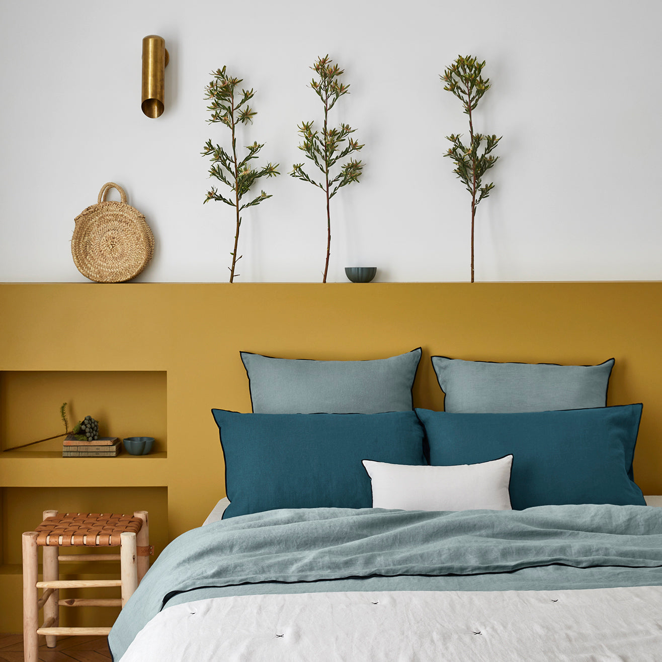 Parure de lit CARLINA vert de gris et bourdon noir