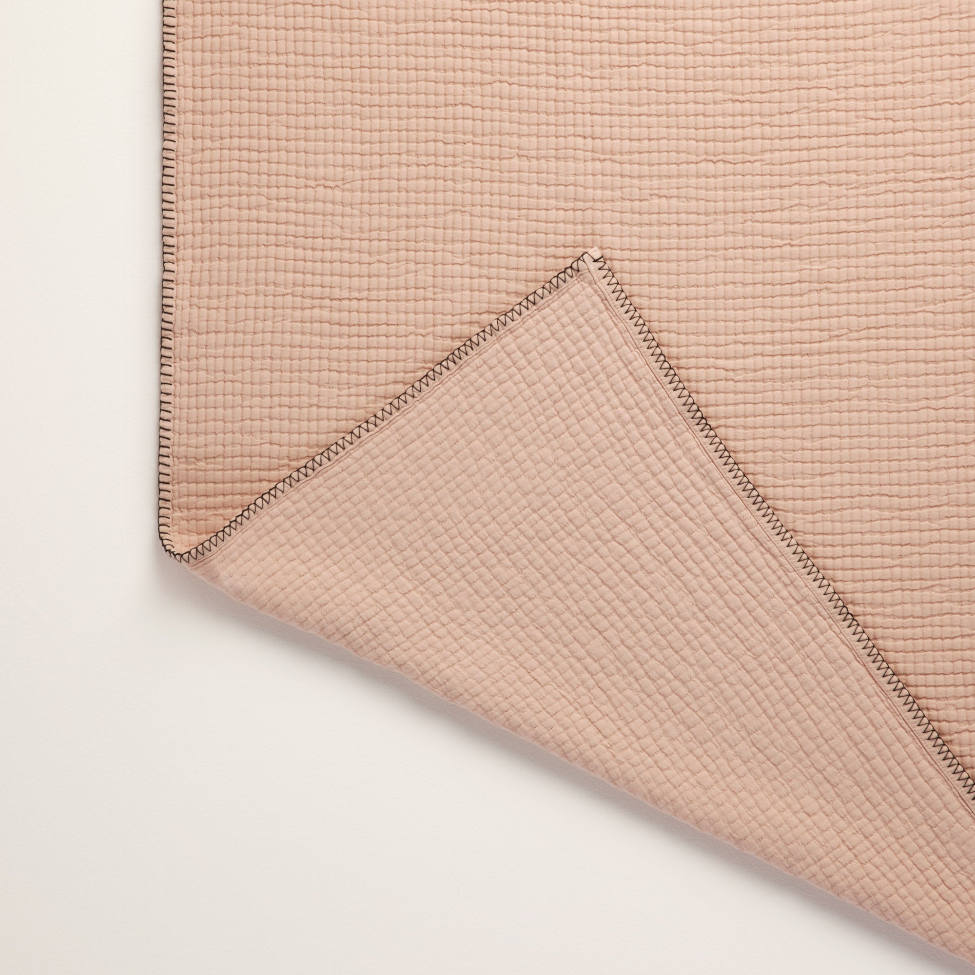 Plaid ILARIO pêche rosée et feston noir