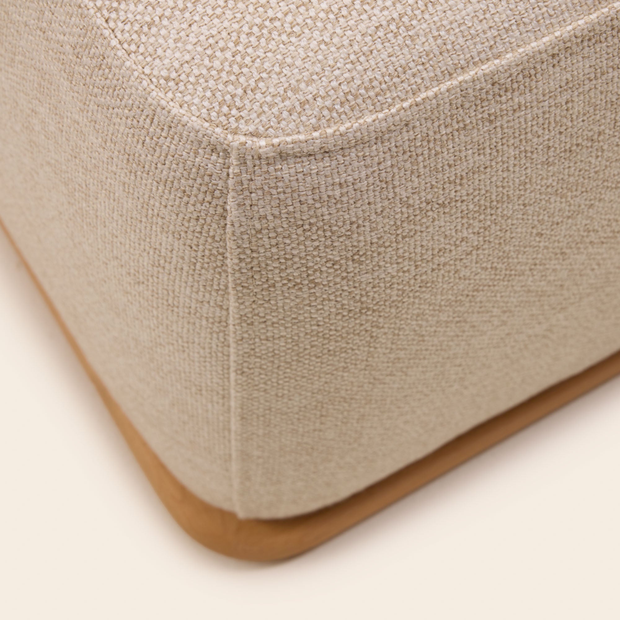 Pouf ARNEL in erica naturale