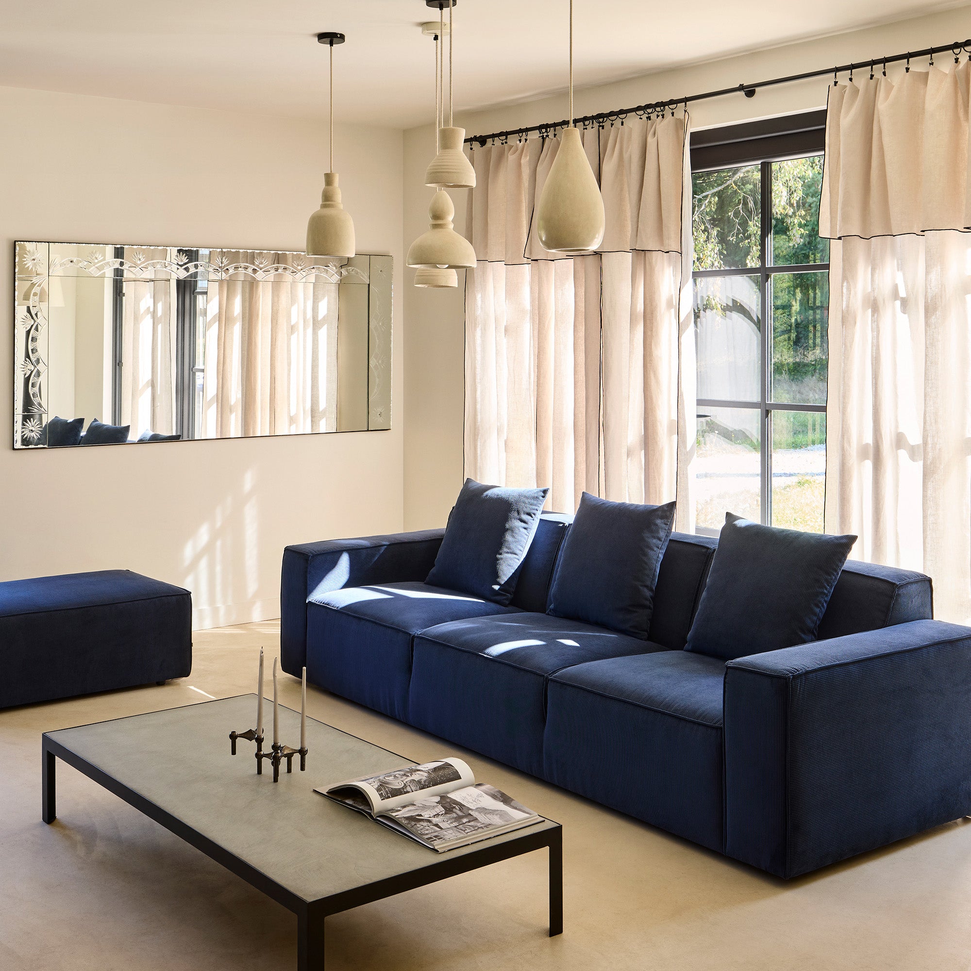 Pouf DYONIS profilo côtelé bleu de nuit