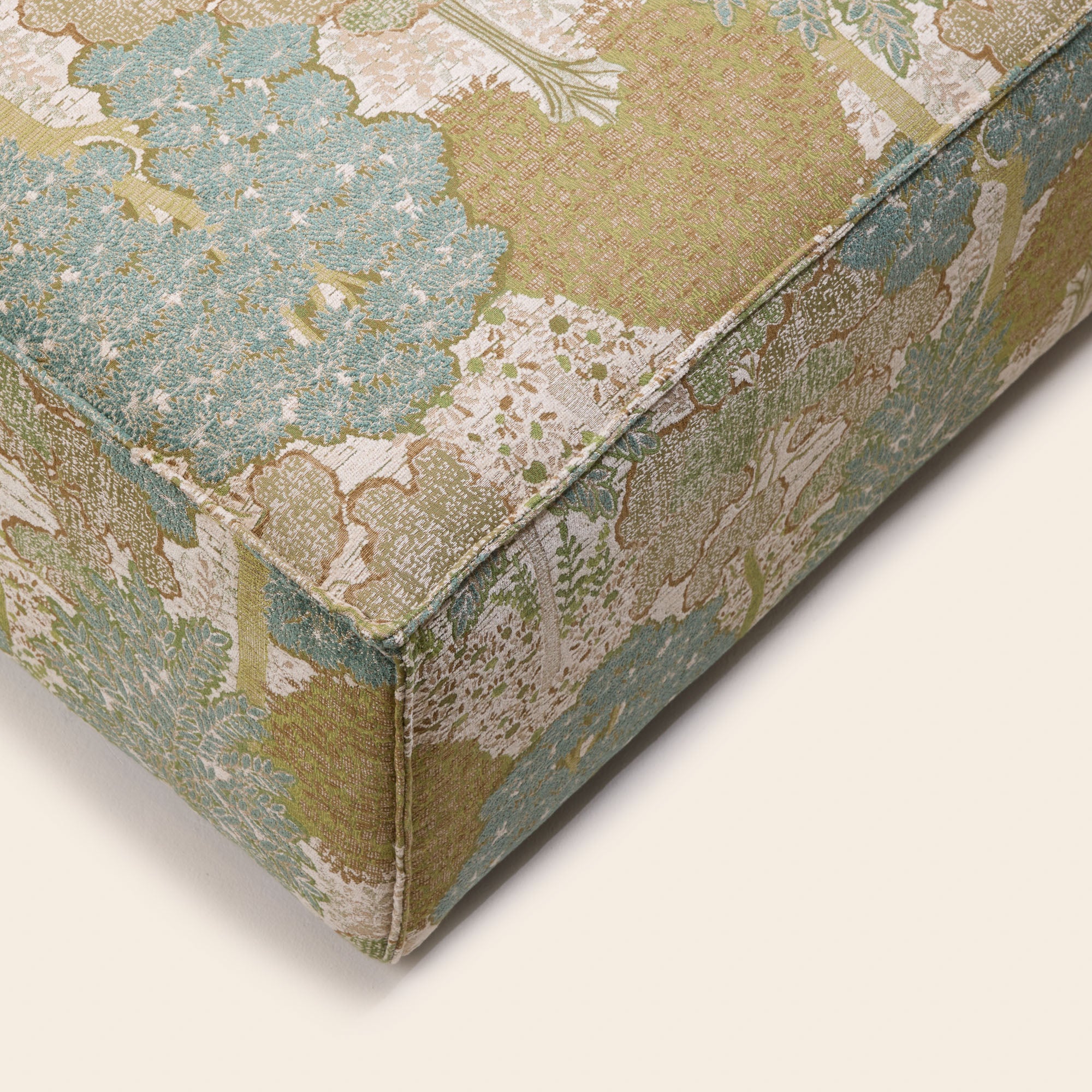 Natural and green DYONIS pouf