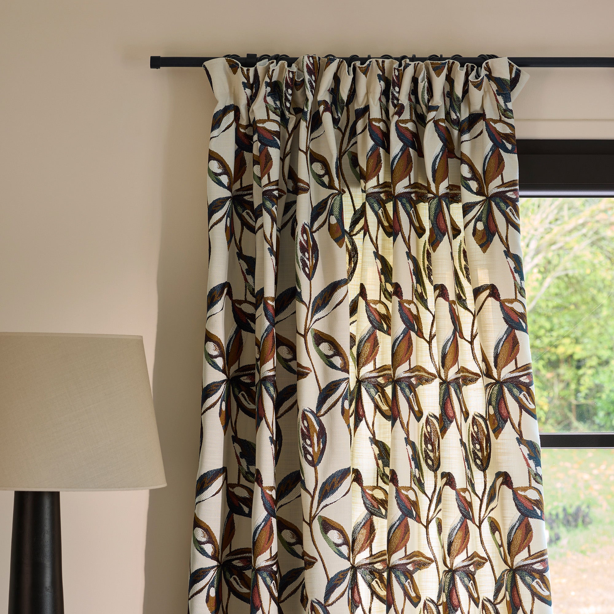 RAMHA elfenbeinfarbener und mehrfarbiger geraffter Zopfvorhang