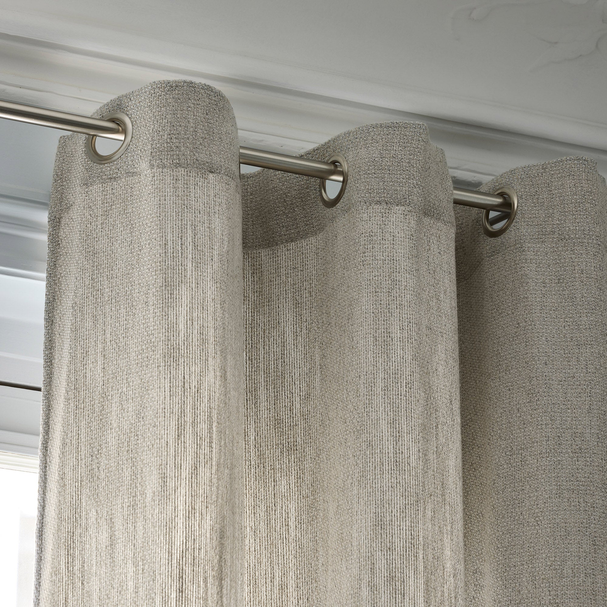Gordijn met zilveren ringen Korie beige en grijs