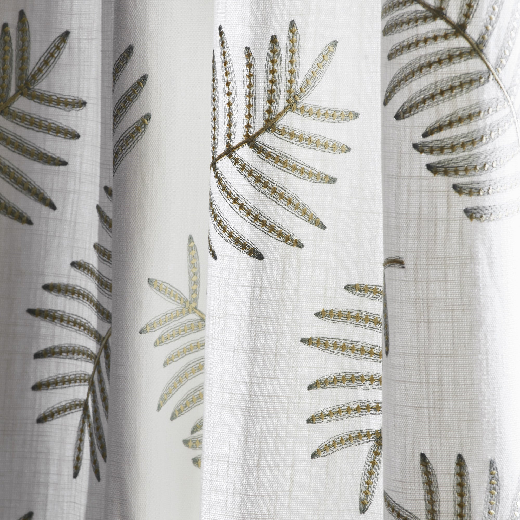 Rideau à oeillets dorés FILICO blanc cassé et sauge