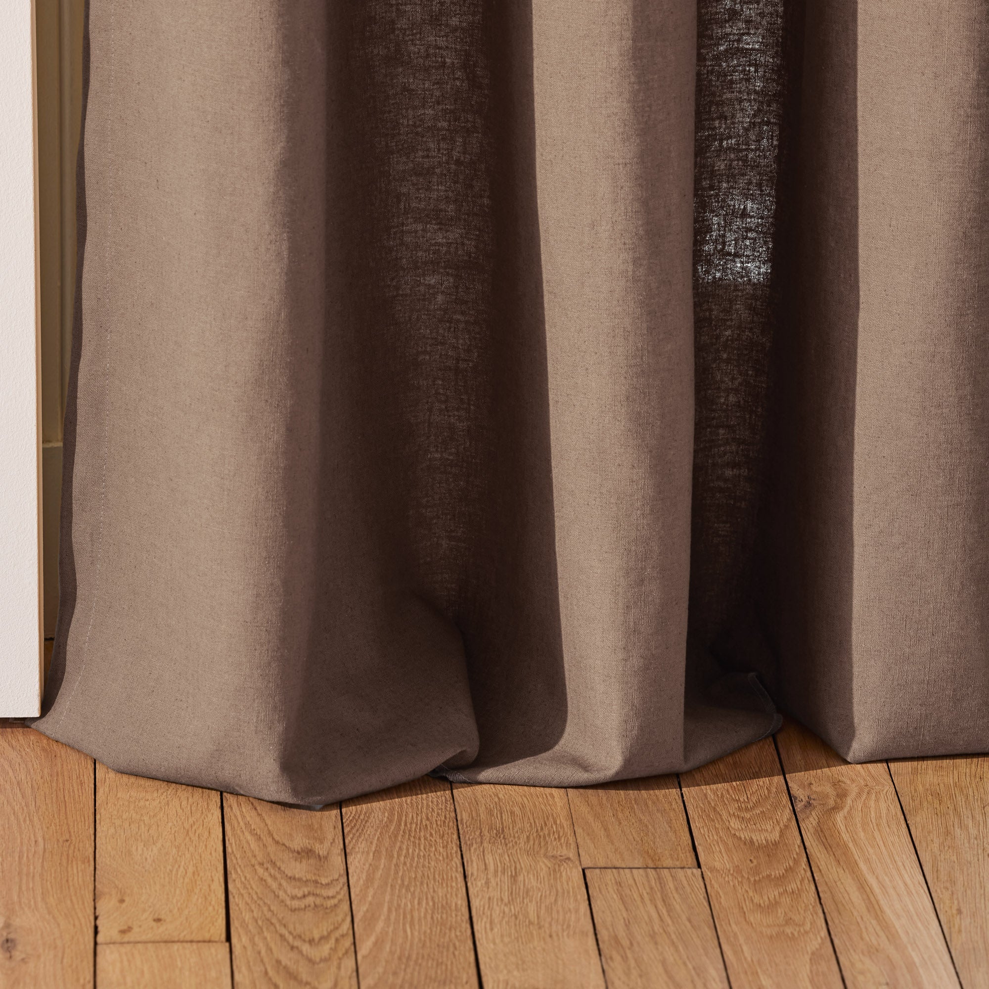 Rideau à oeillets dorés LEOLINO brun smoky
