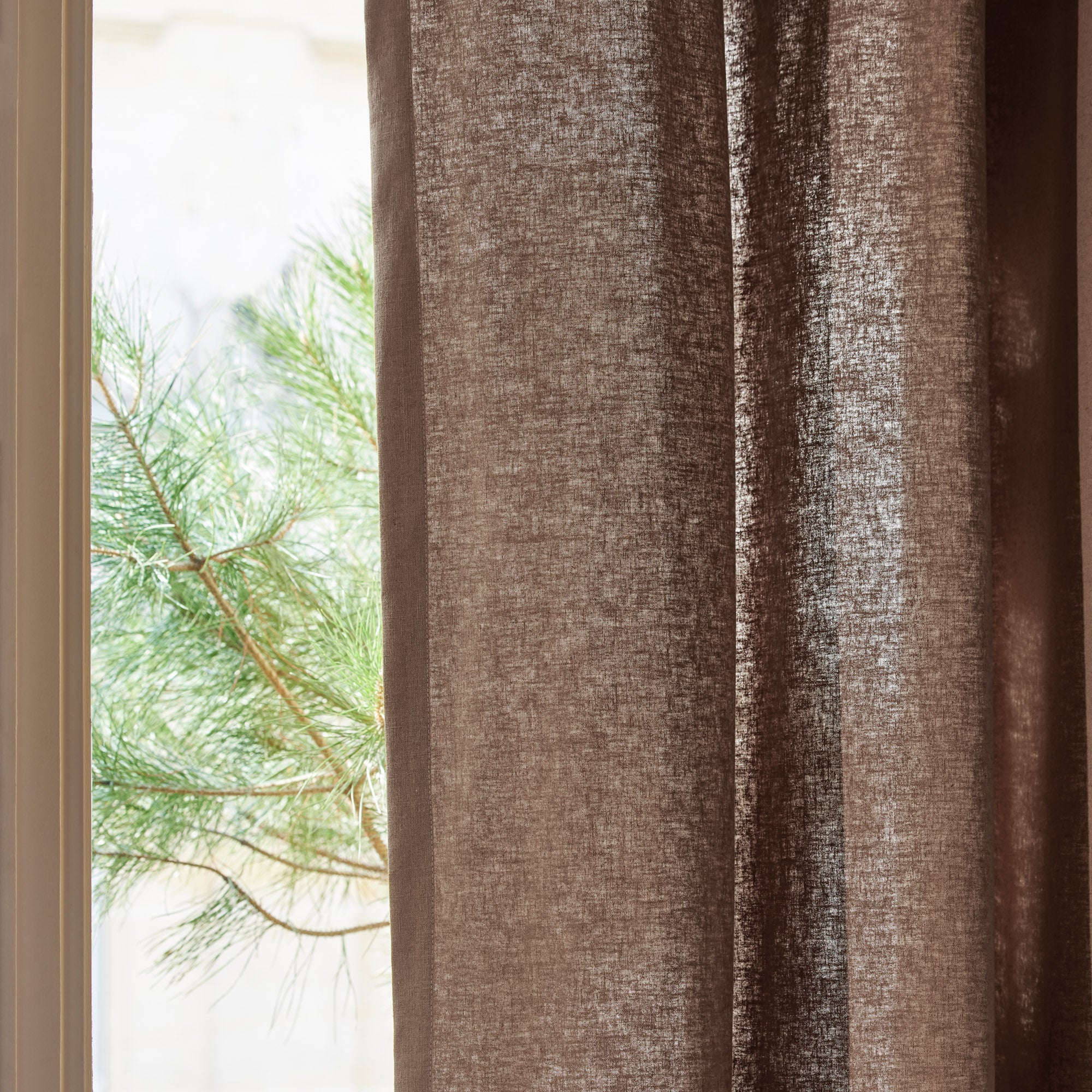 Rideau à oeillets dorés LEOLINO brun smoky