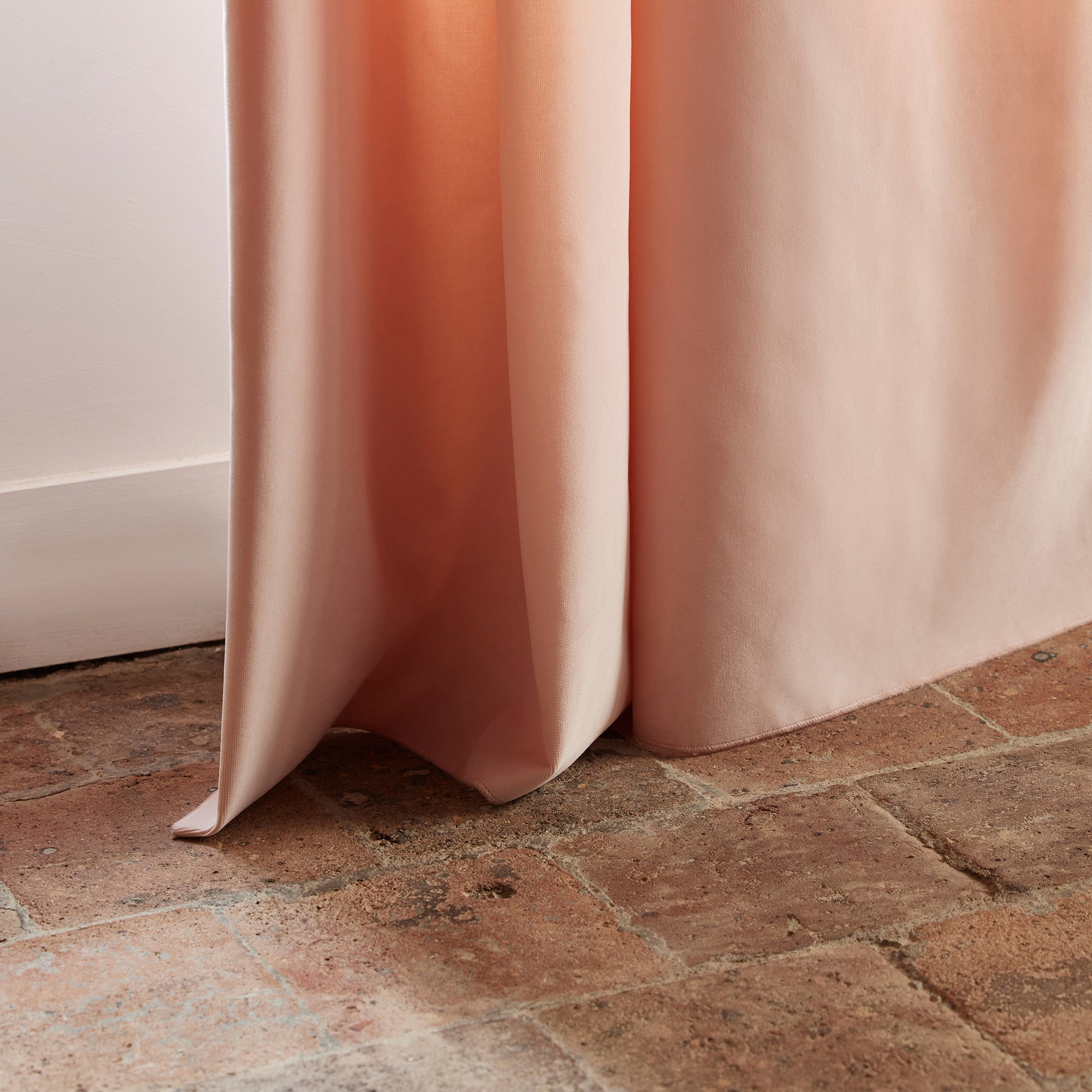 Rideau à oeillets dorés MATIA rose pétale | mobile_slider