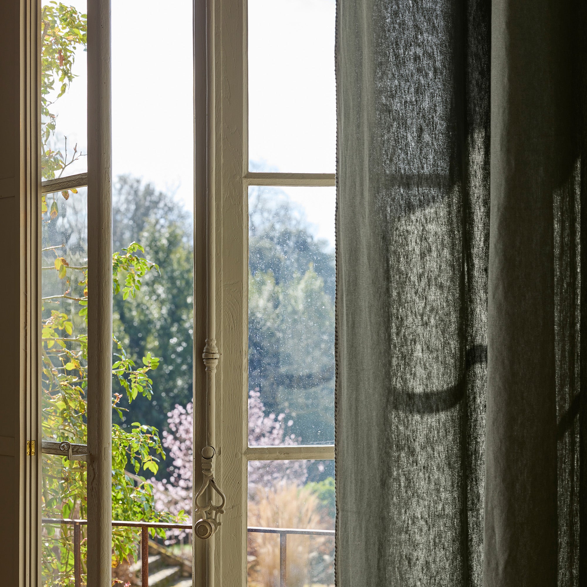 Rideau à oeillets dorés NINO kaki grisé et feston