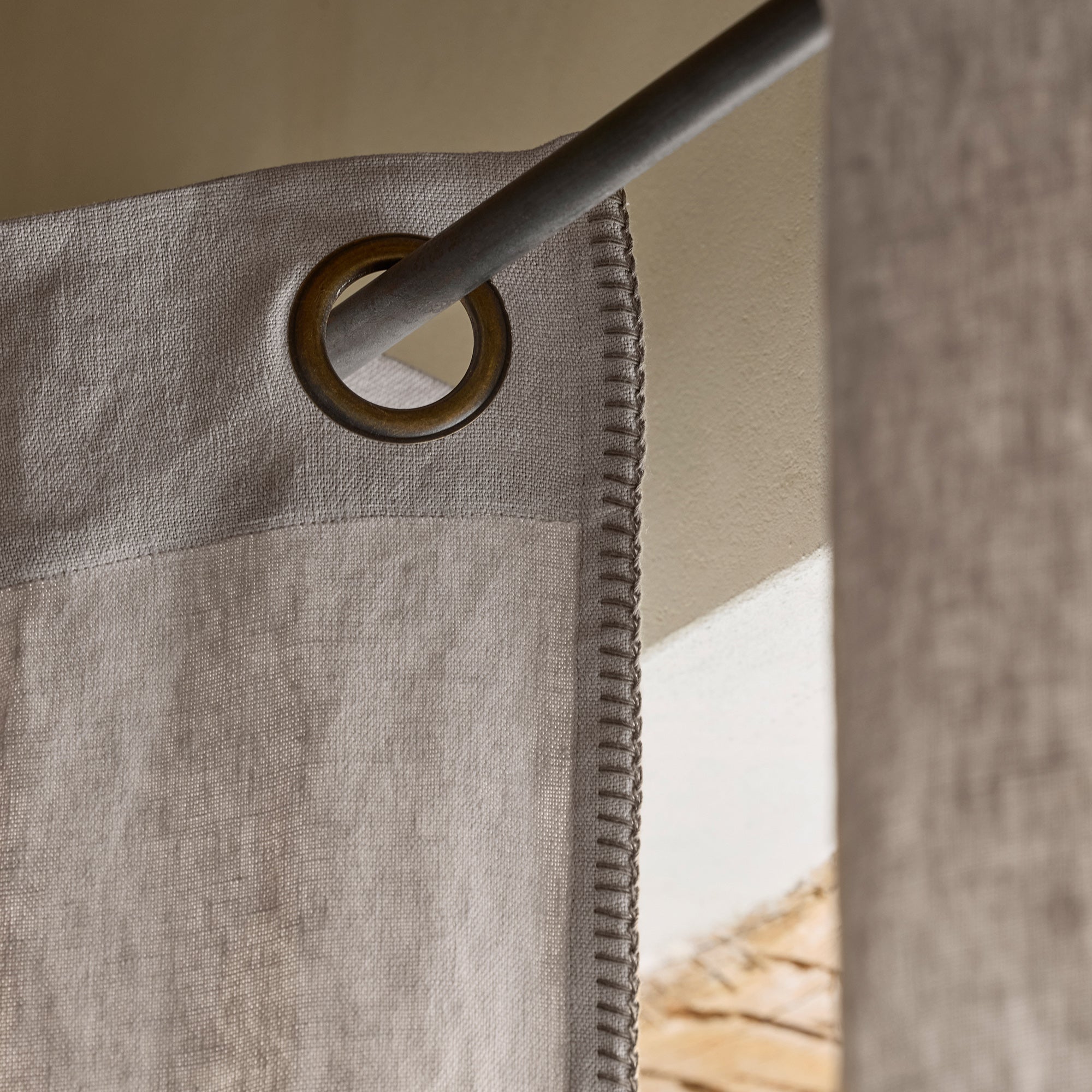 Curtain with golden eyelets NINO string and festoon