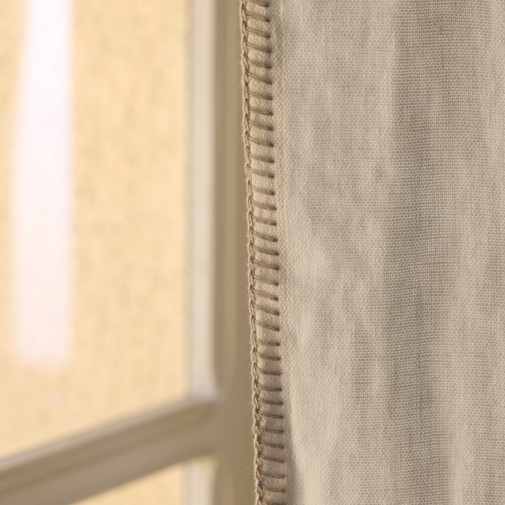 NINO gordijn met minerale stenen en festoen gouden oogjes