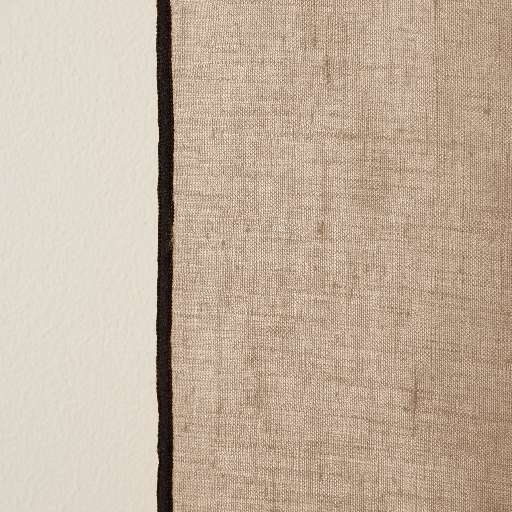 Rideau à oeillets noirs CARLINA sable et bourdon noir