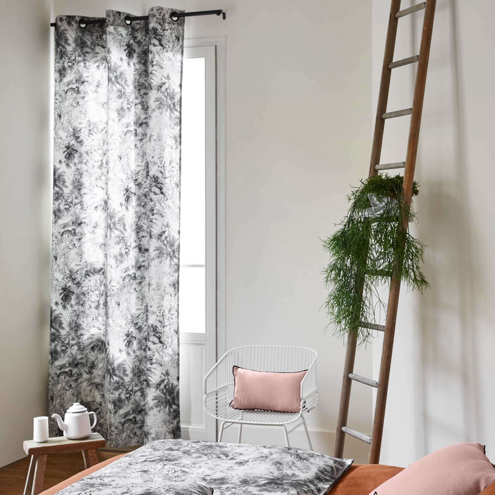 Rideau à oeillets noirs KALI blanc et fusain